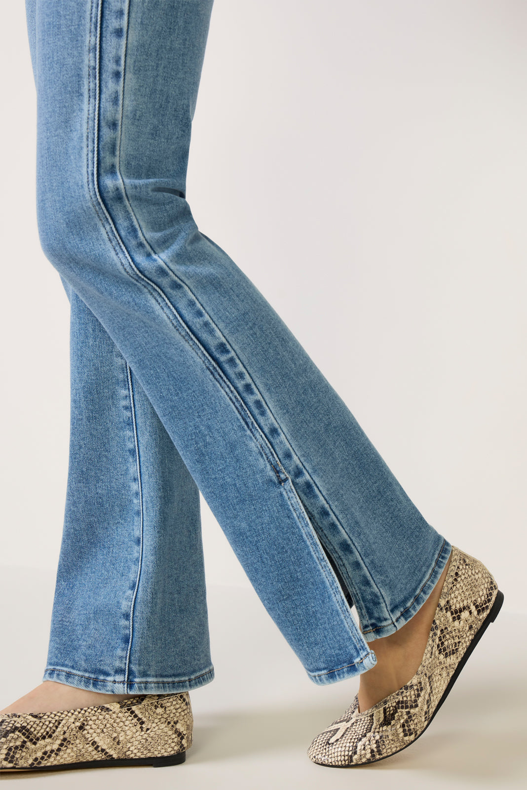 Women's Laurel Canyon 32' w/ Forward Panel Jeans