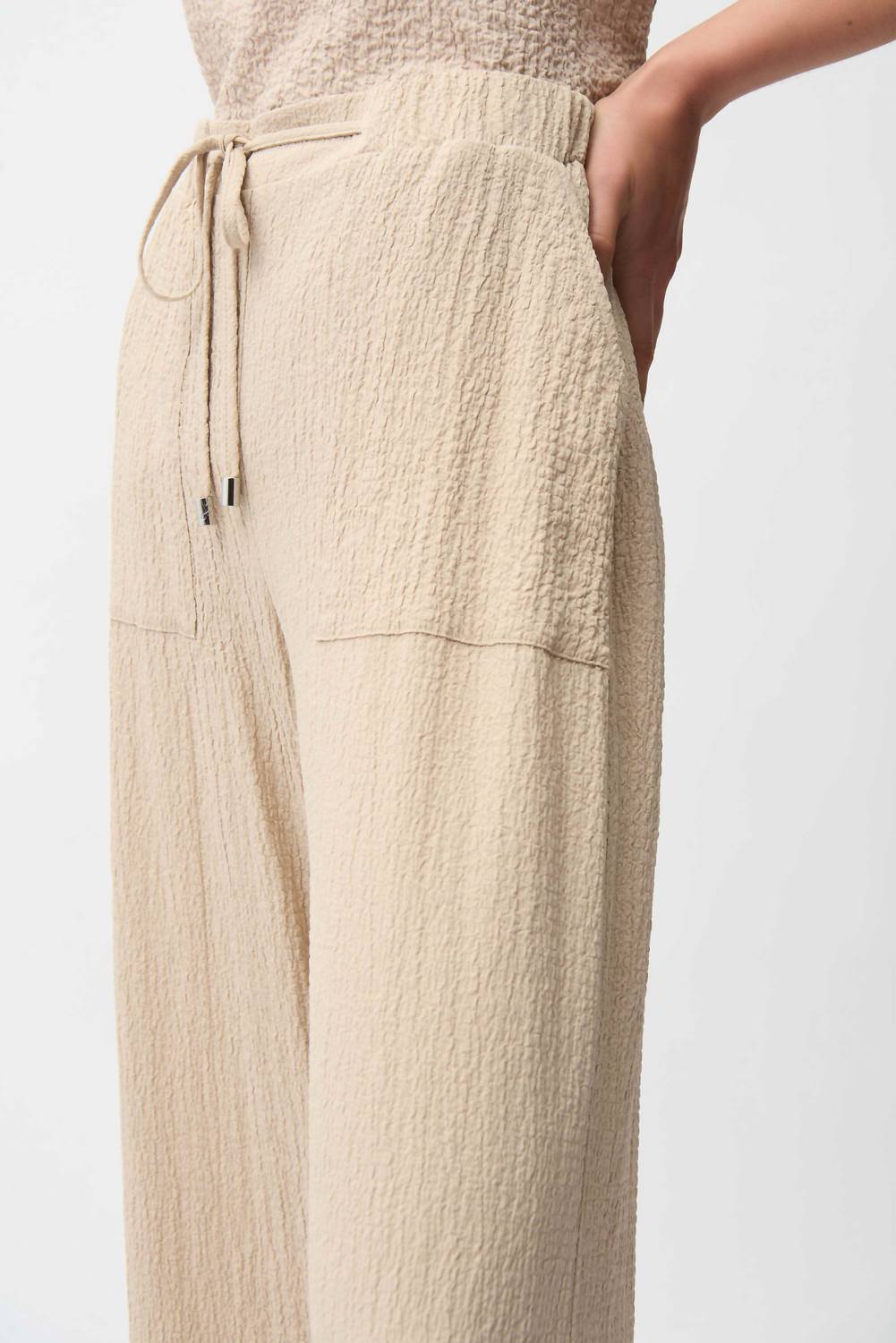 Seersucker Pull On Crop Pants In Parchment