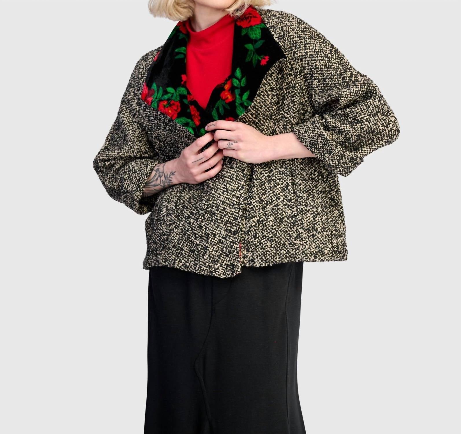 La Vie Boucle Jacket In Roses