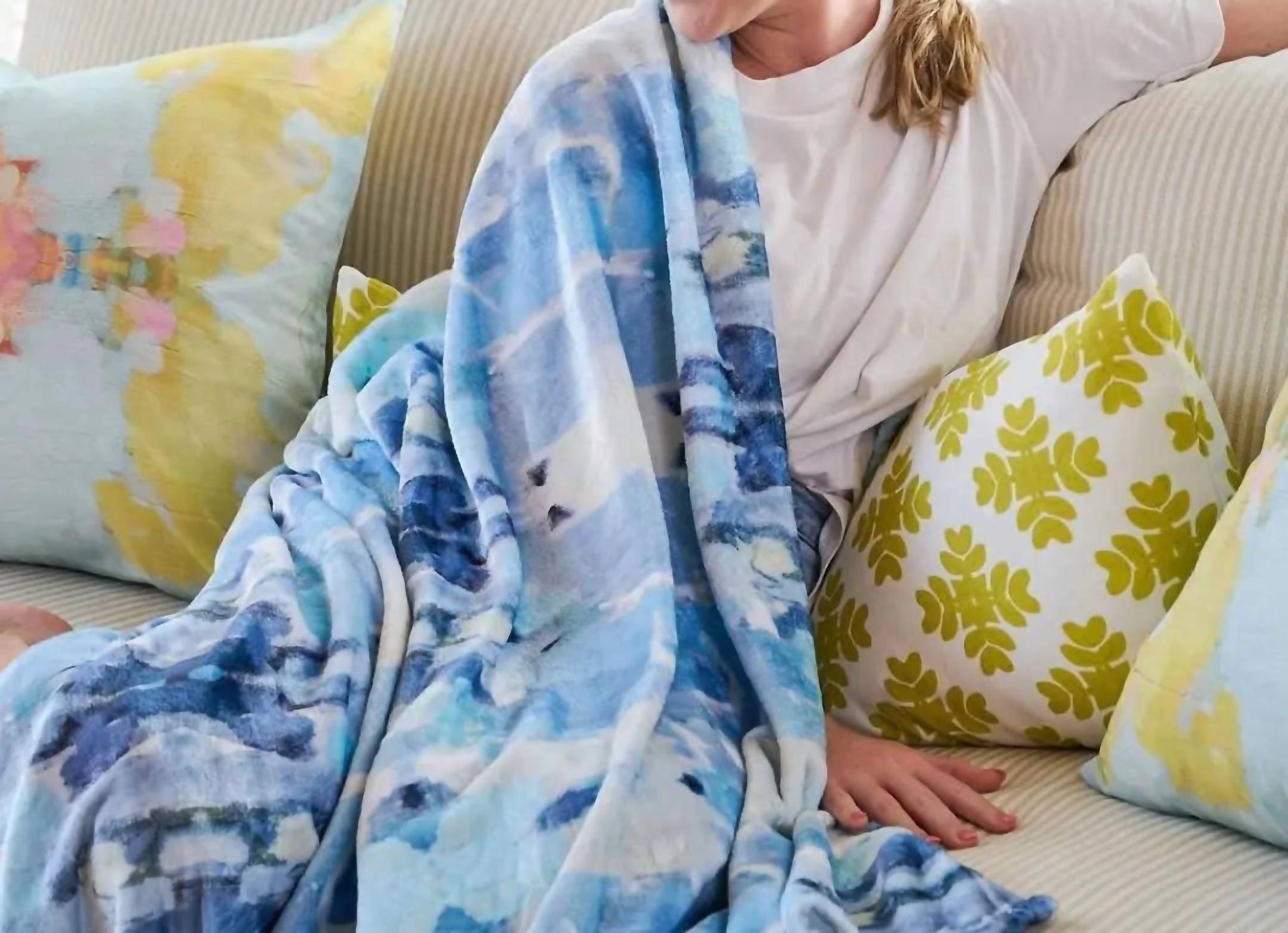 Ocean Breeze Fleece Blanket In Blue