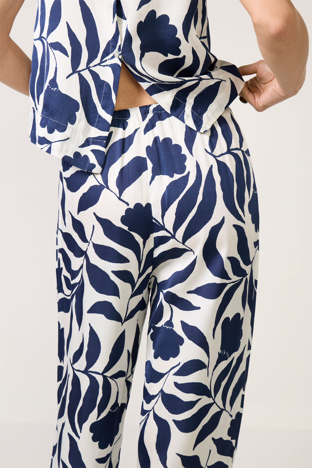 Women's Drawcord Flowy Pants