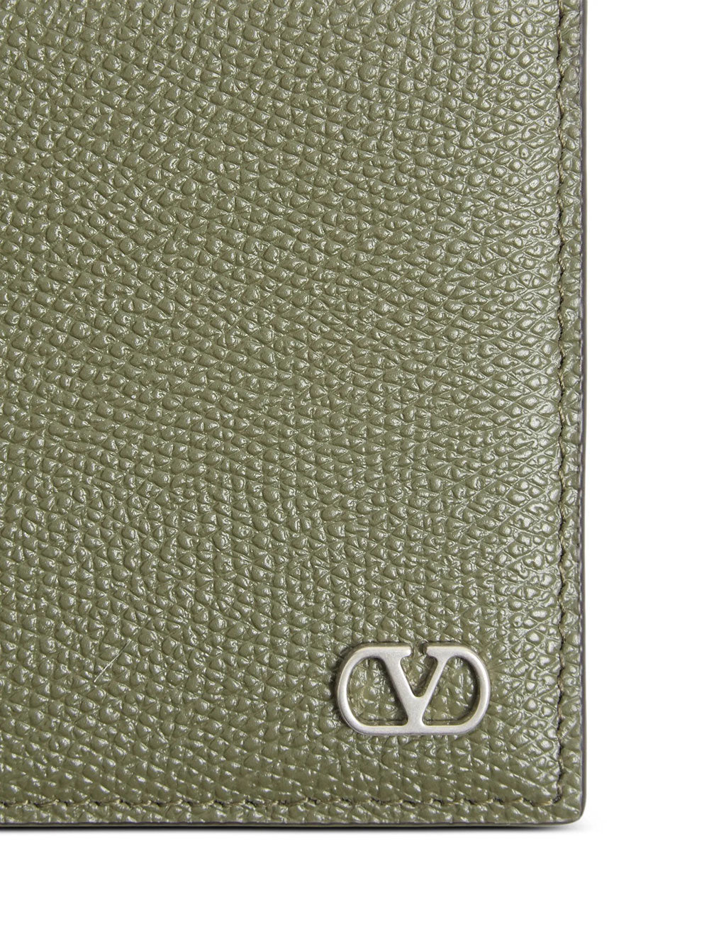 Valentino Garavani Men Vlogo Signature Grainy Calfskin Bi-Fold Wallet