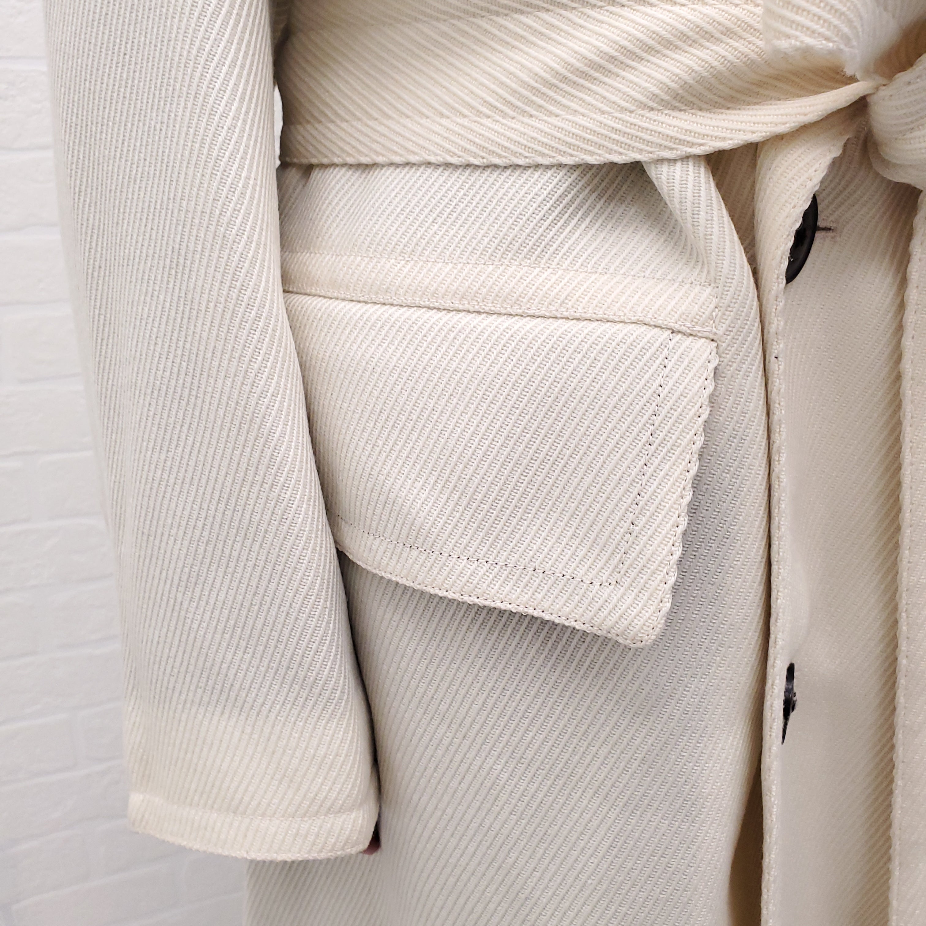 AMI IVORY DOUBLE BREASTED COAT - SIZE L