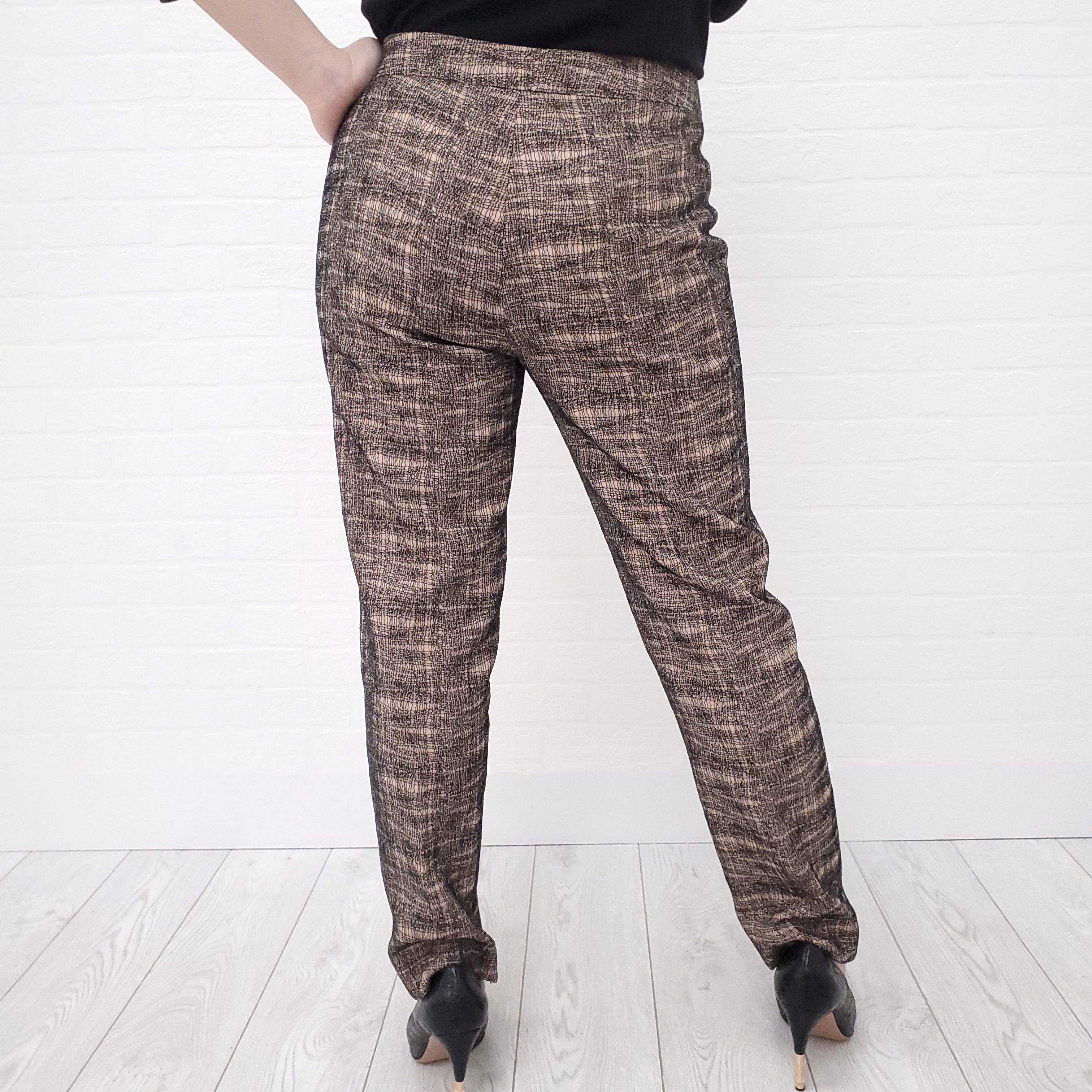 CHANEL STITCHED DETAILED PANTS - SIZE 40