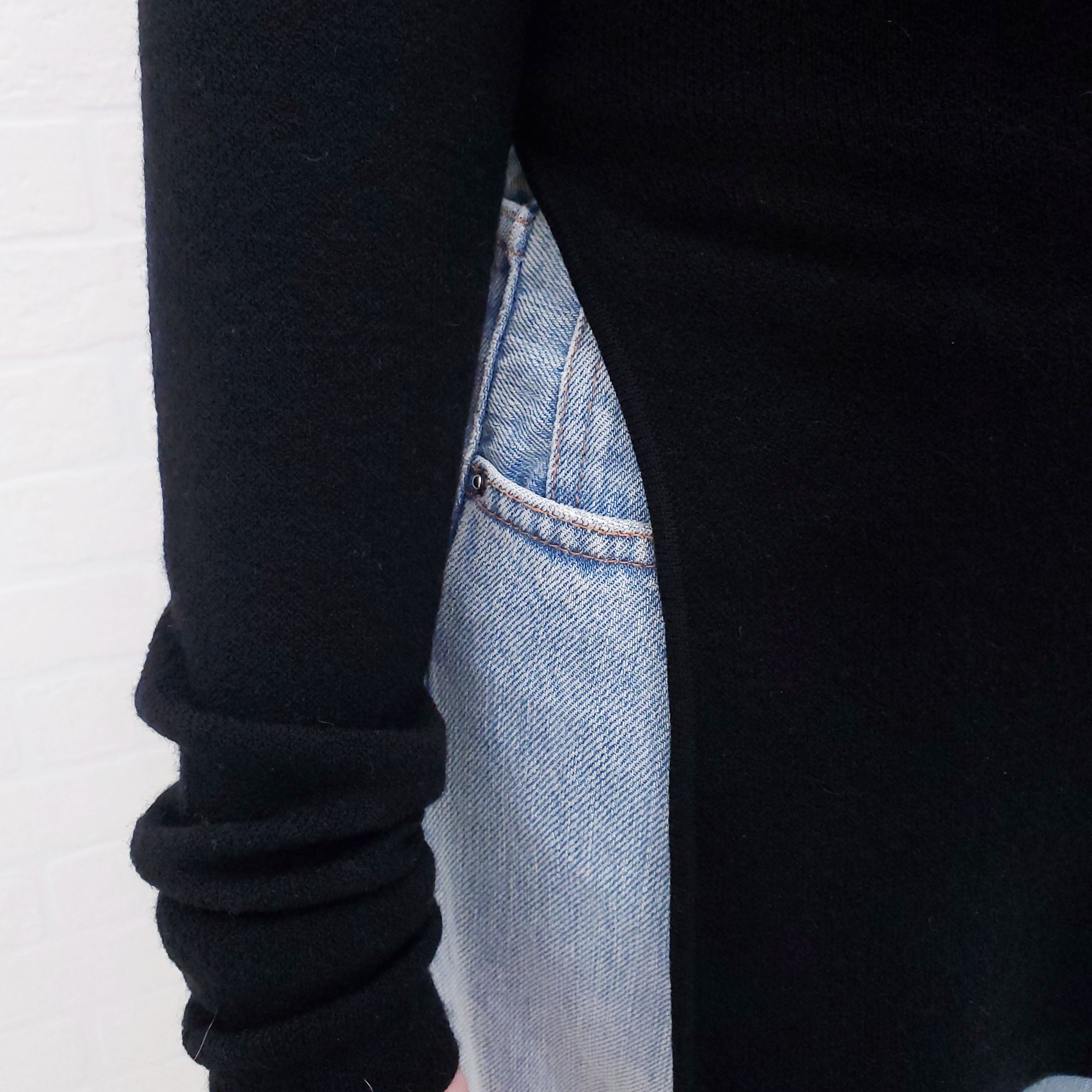 TOTEME BLACK SIDE-SLIT LONG SLEEVE TOP - SIZE XXS