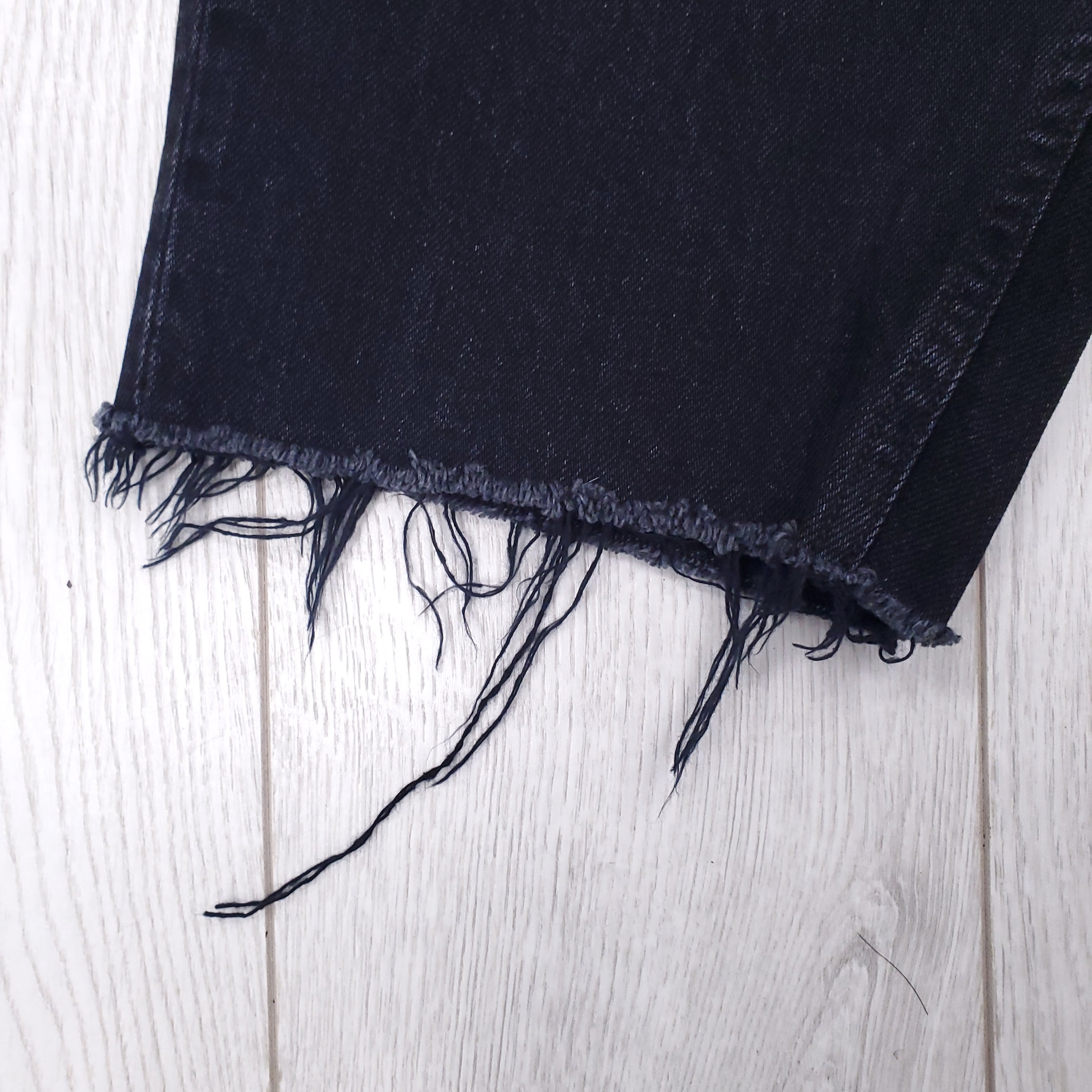 GRLFRND BLACK DENIM SHORTS - SIZE 24