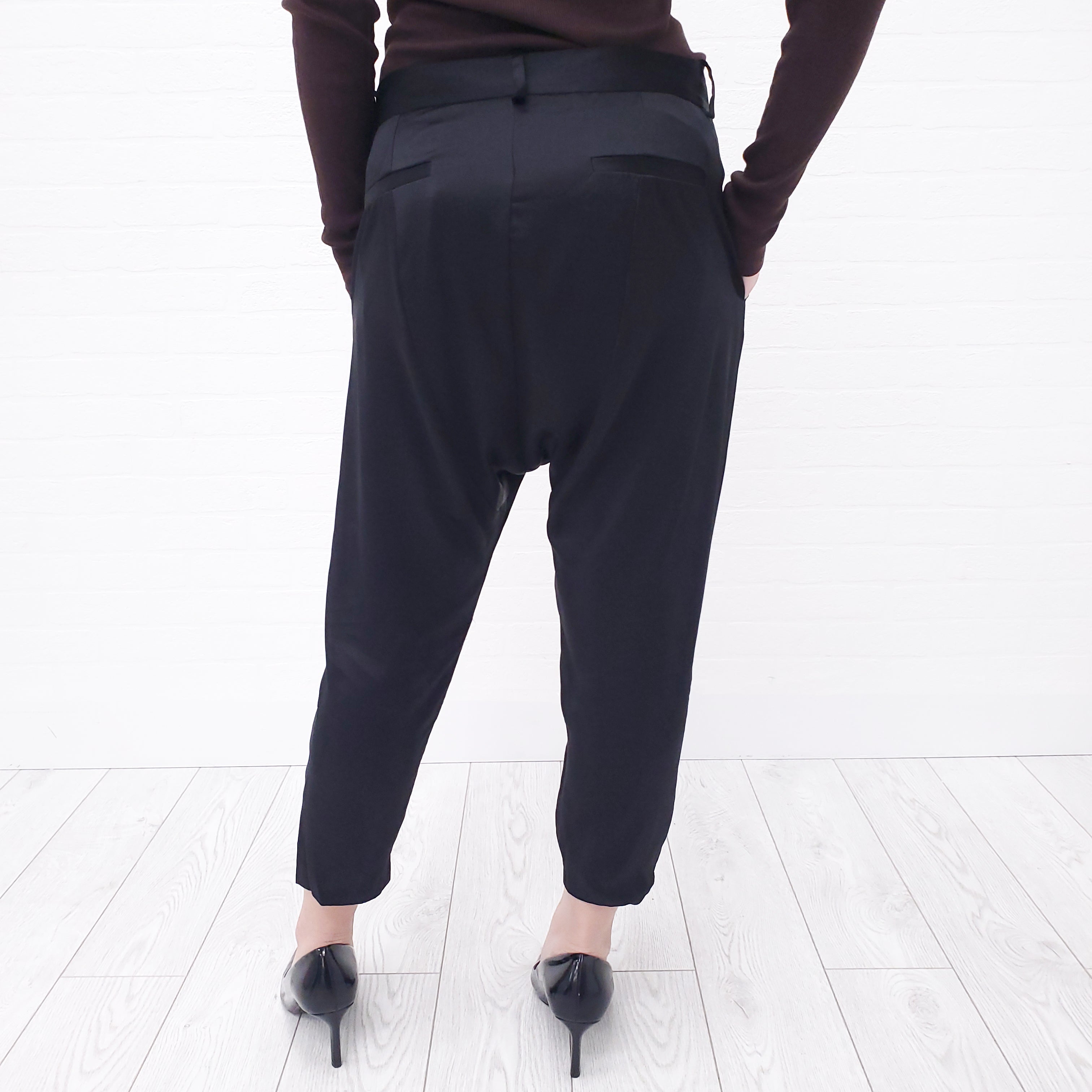 NILI LOTAN BLACK SILK TROUSERS - SIZE 4