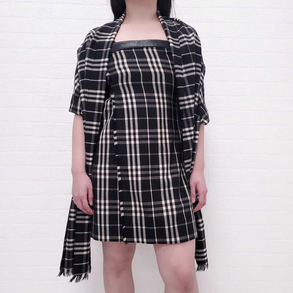 BURBERRY BLACK AND CREAM TARTAN STRAPLESS DRESS WITH MATCHING SHAWL - SIZE 8