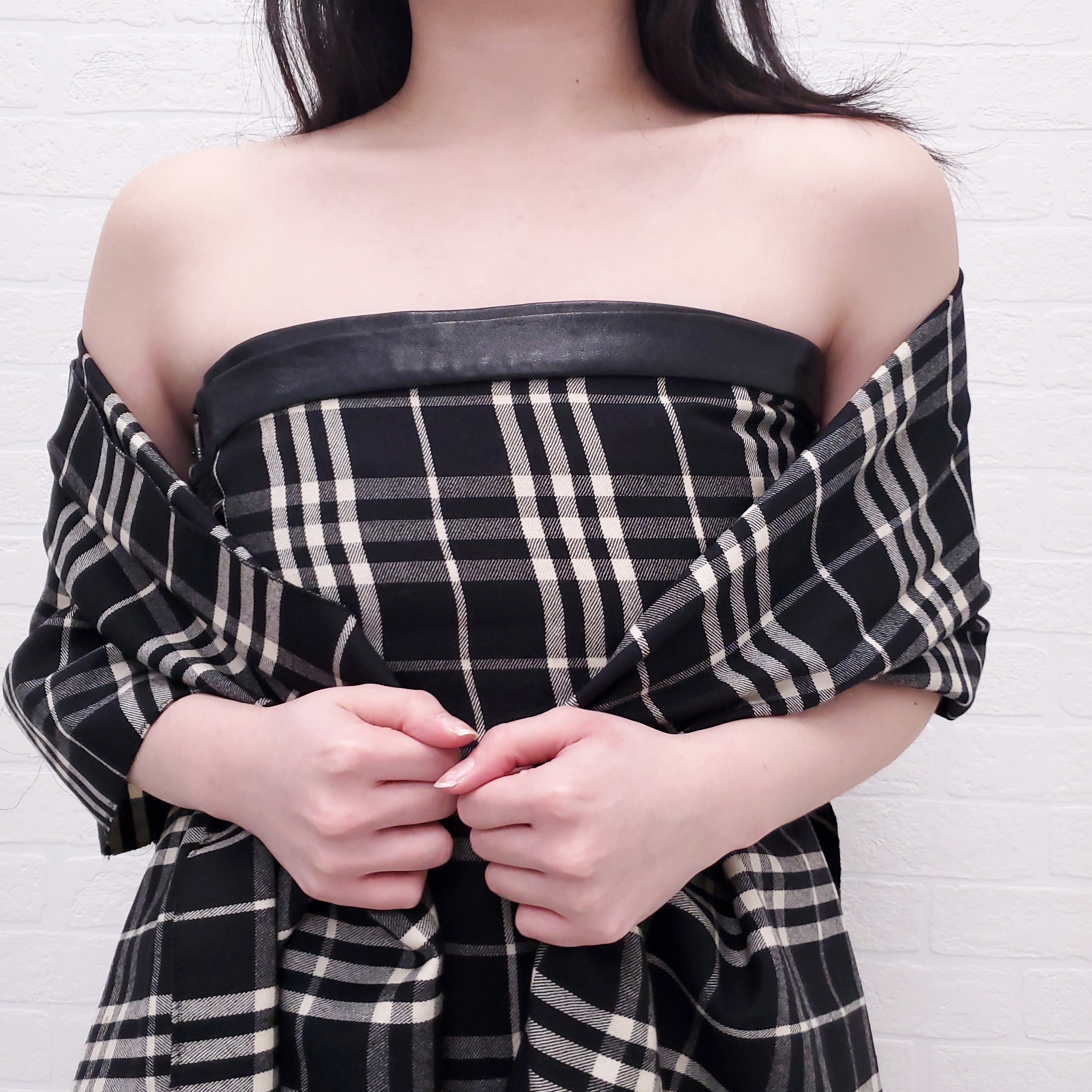 BURBERRY BLACK AND CREAM TARTAN STRAPLESS DRESS WITH MATCHING SHAWL - SIZE 8