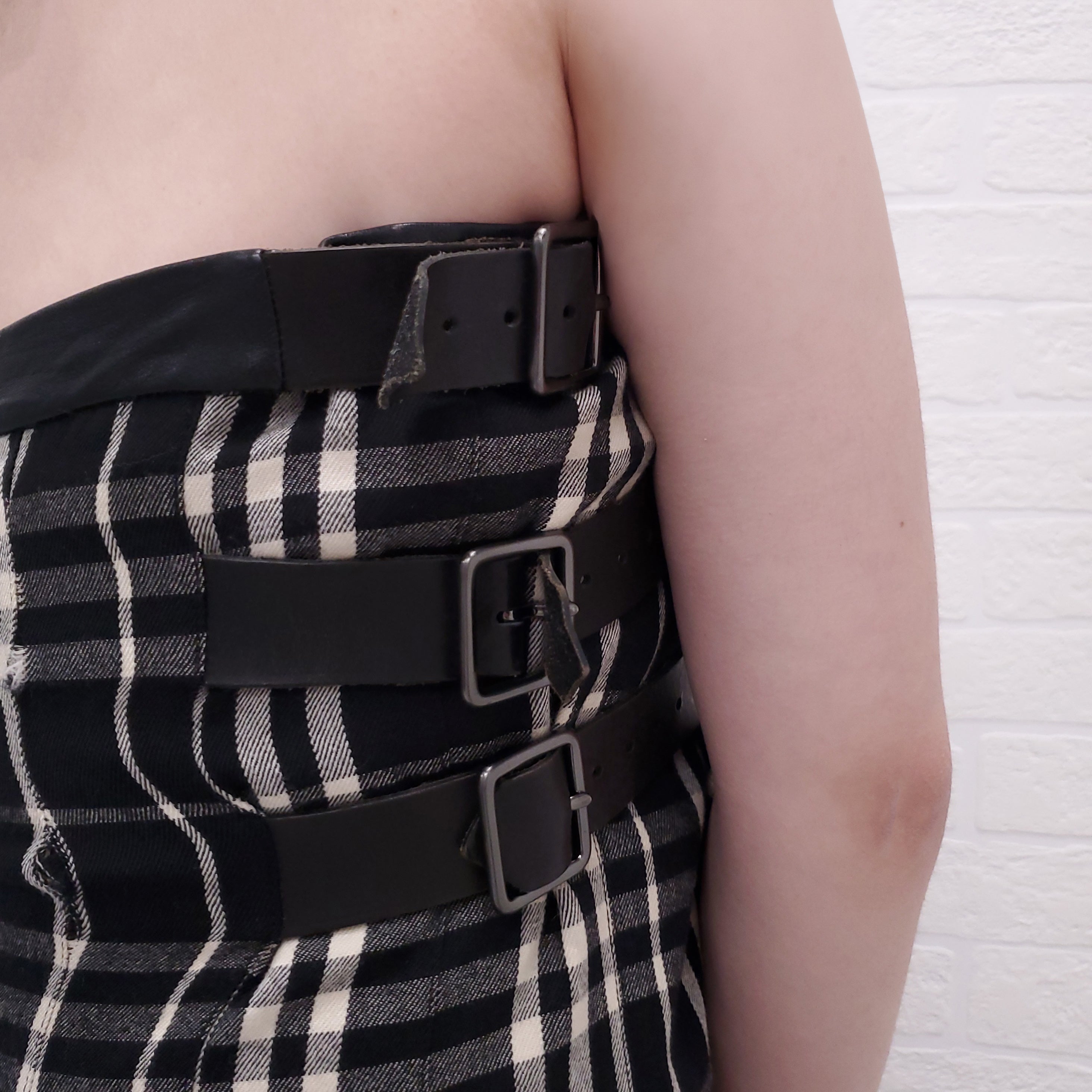 BURBERRY BLACK AND CREAM TARTAN STRAPLESS DRESS WITH MATCHING SHAWL - SIZE 8