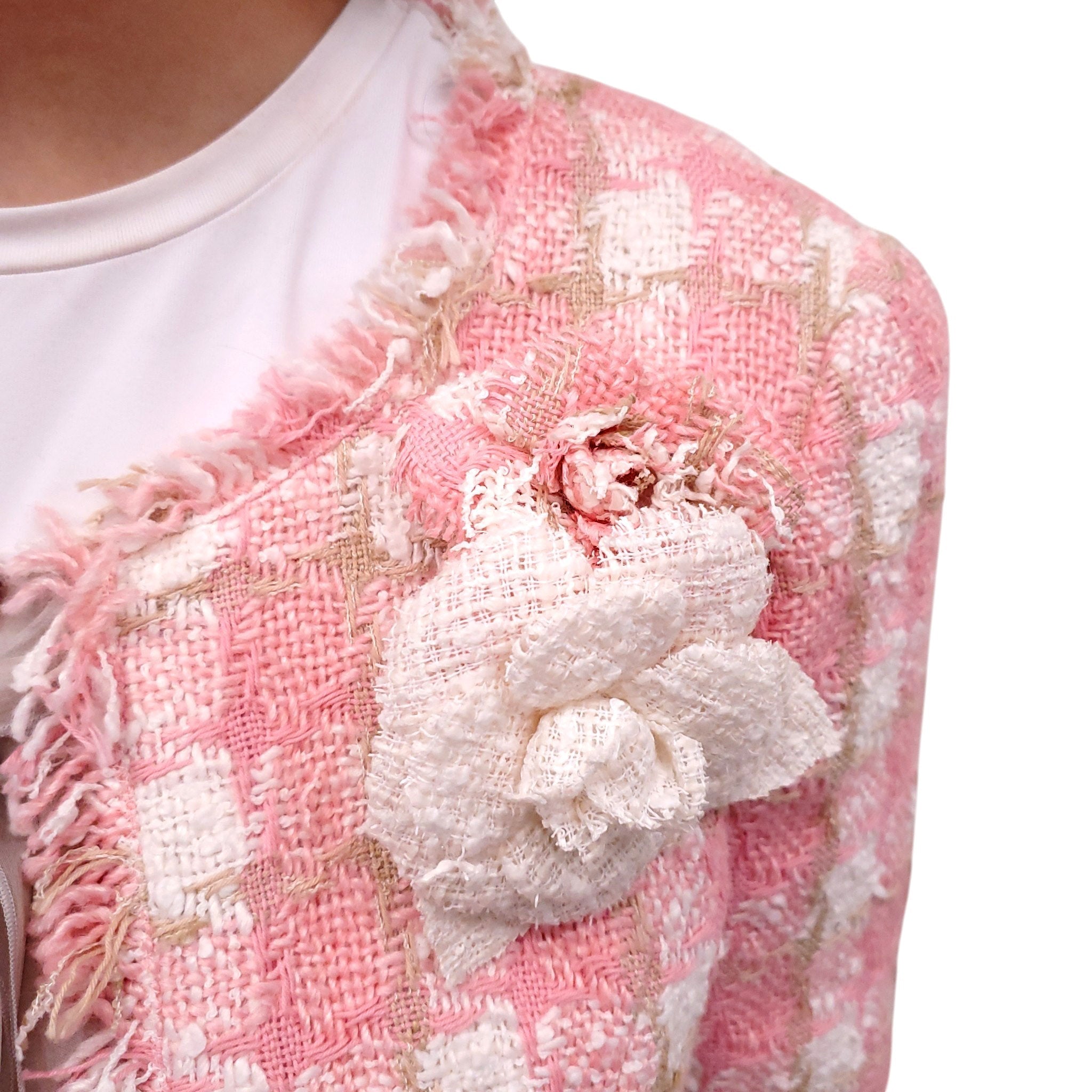CHANEL PINK HOUNDSTOOTH TWEED SUIT WITH REMOVABLE CAMILA BROOCHES - SIZE 40