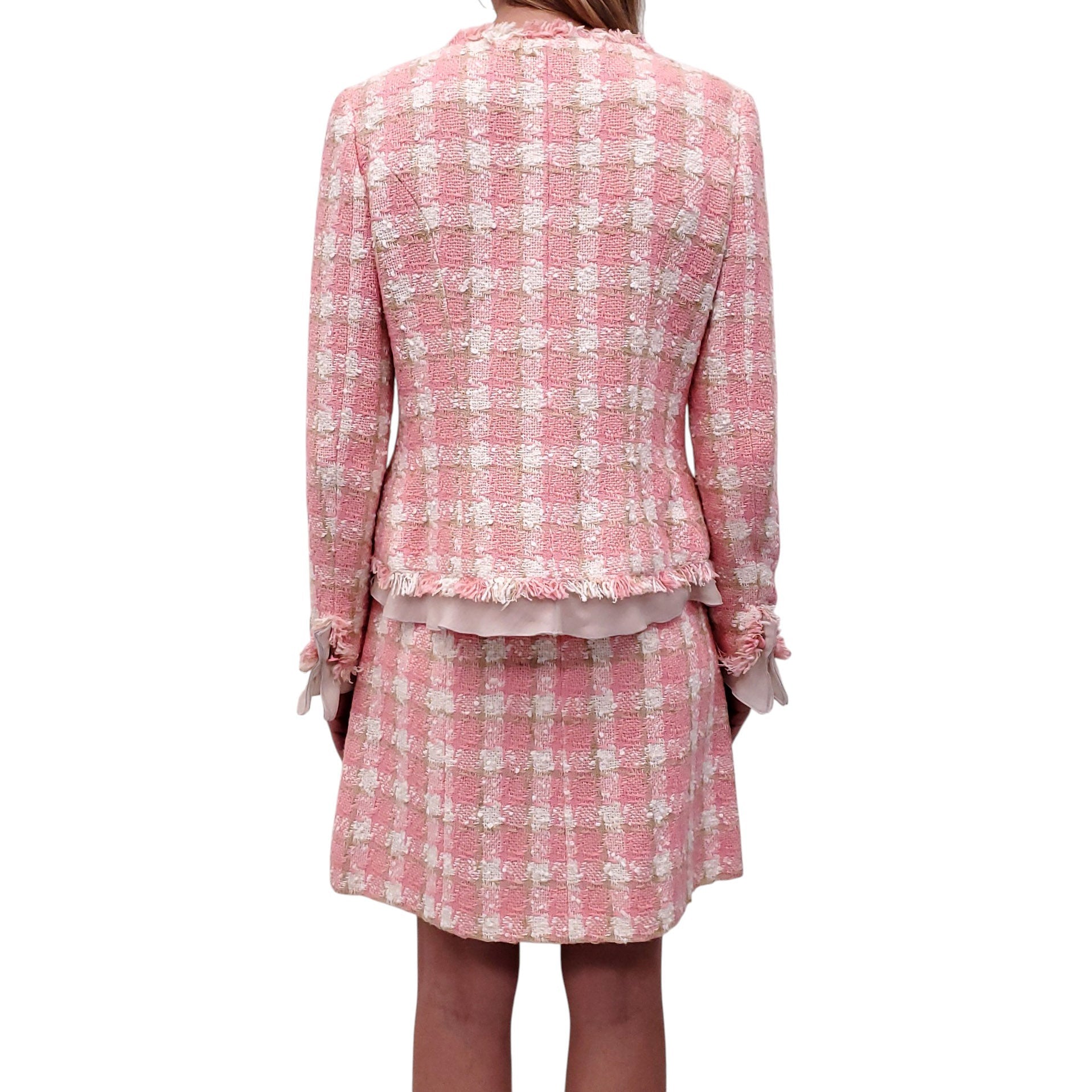 CHANEL PINK HOUNDSTOOTH TWEED SUIT WITH REMOVABLE CAMILA BROOCHES - SIZE 40