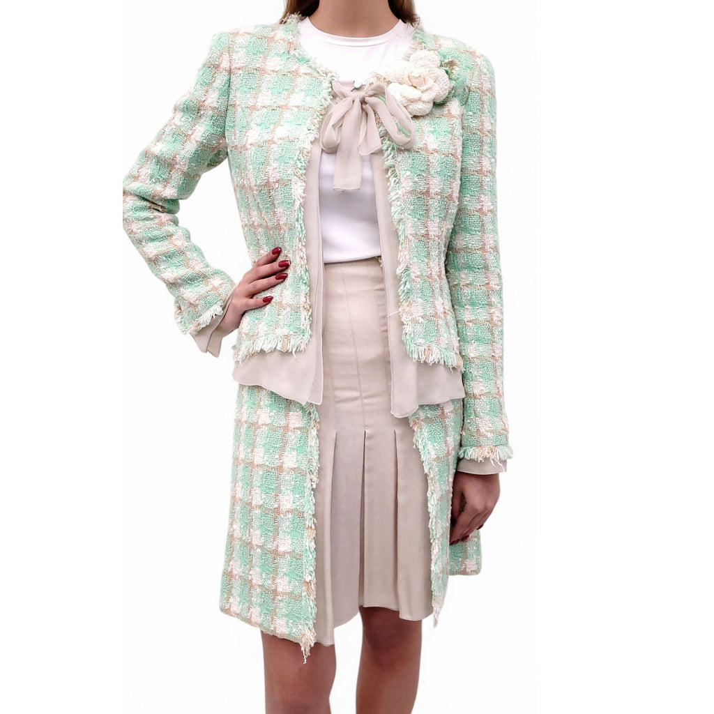 CHANEL MINT GREEN HOUNDSTOOTH TWEED SUIT WITH REMOVABLE CAMILA BROOCHES - SIZE 40