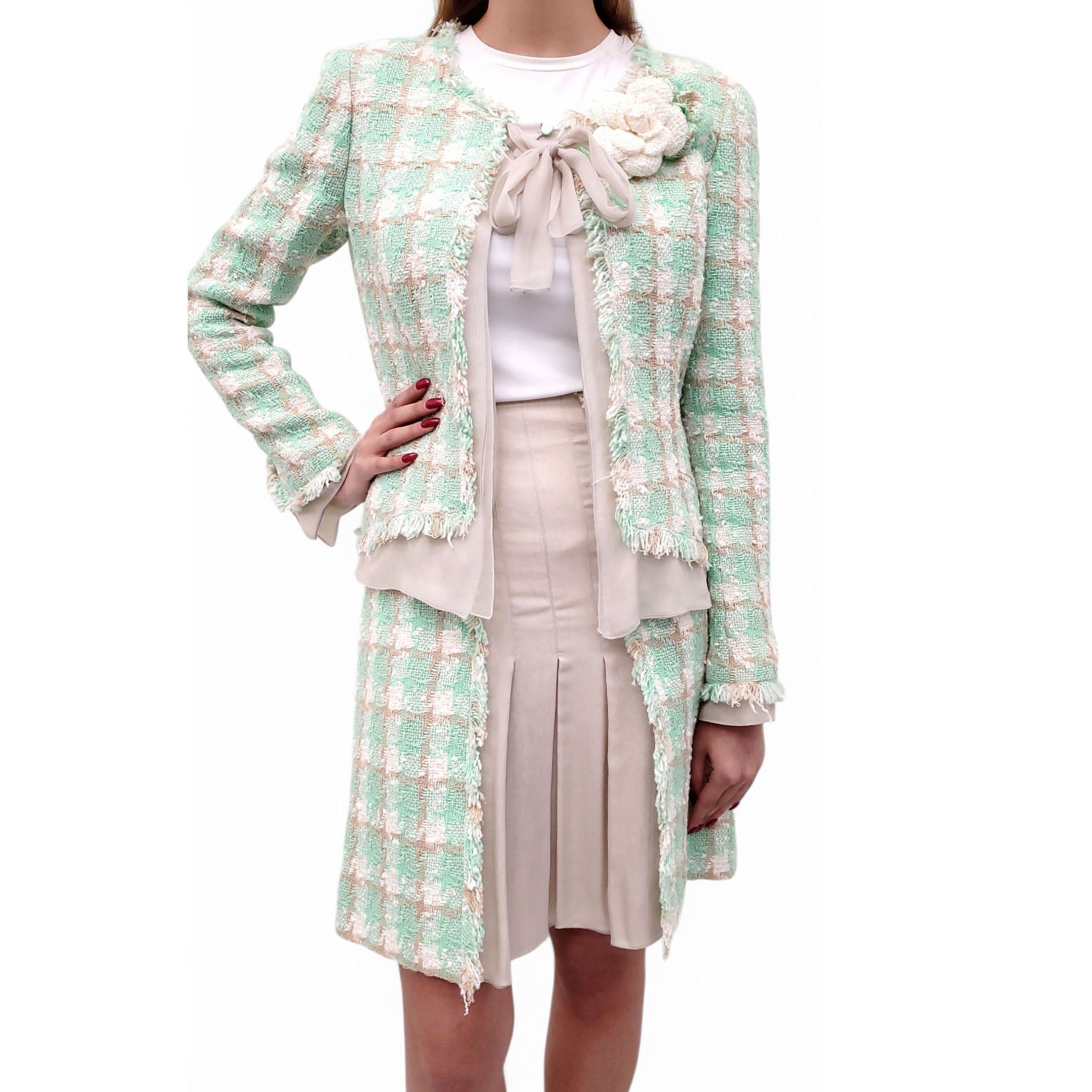 CHANEL MINT GREEN HOUNDSTOOTH TWEED SUIT WITH REMOVABLE CAMILA BROOCHES - SIZE 40