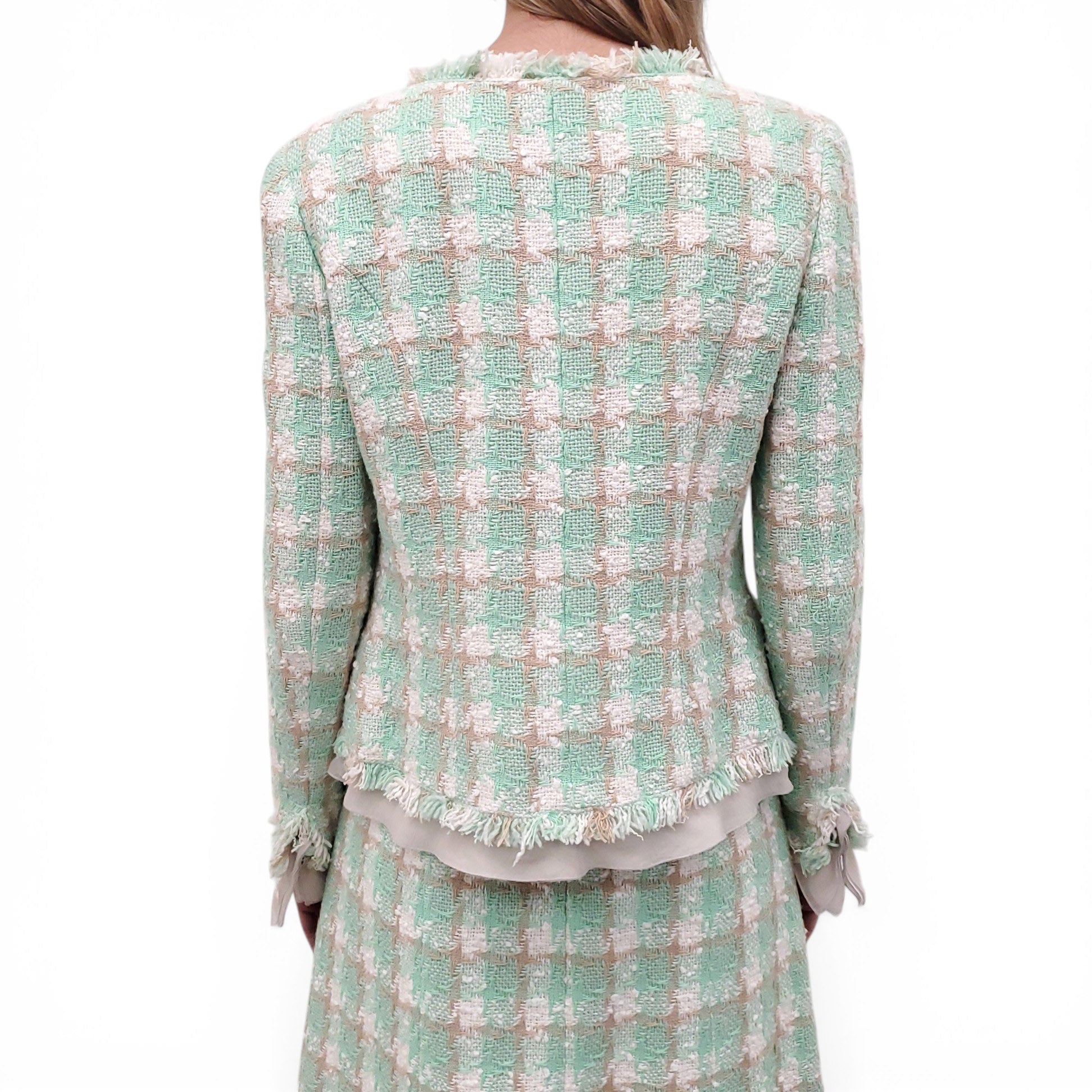 CHANEL MINT GREEN HOUNDSTOOTH TWEED SUIT WITH REMOVABLE CAMILA BROOCHES - SIZE 40