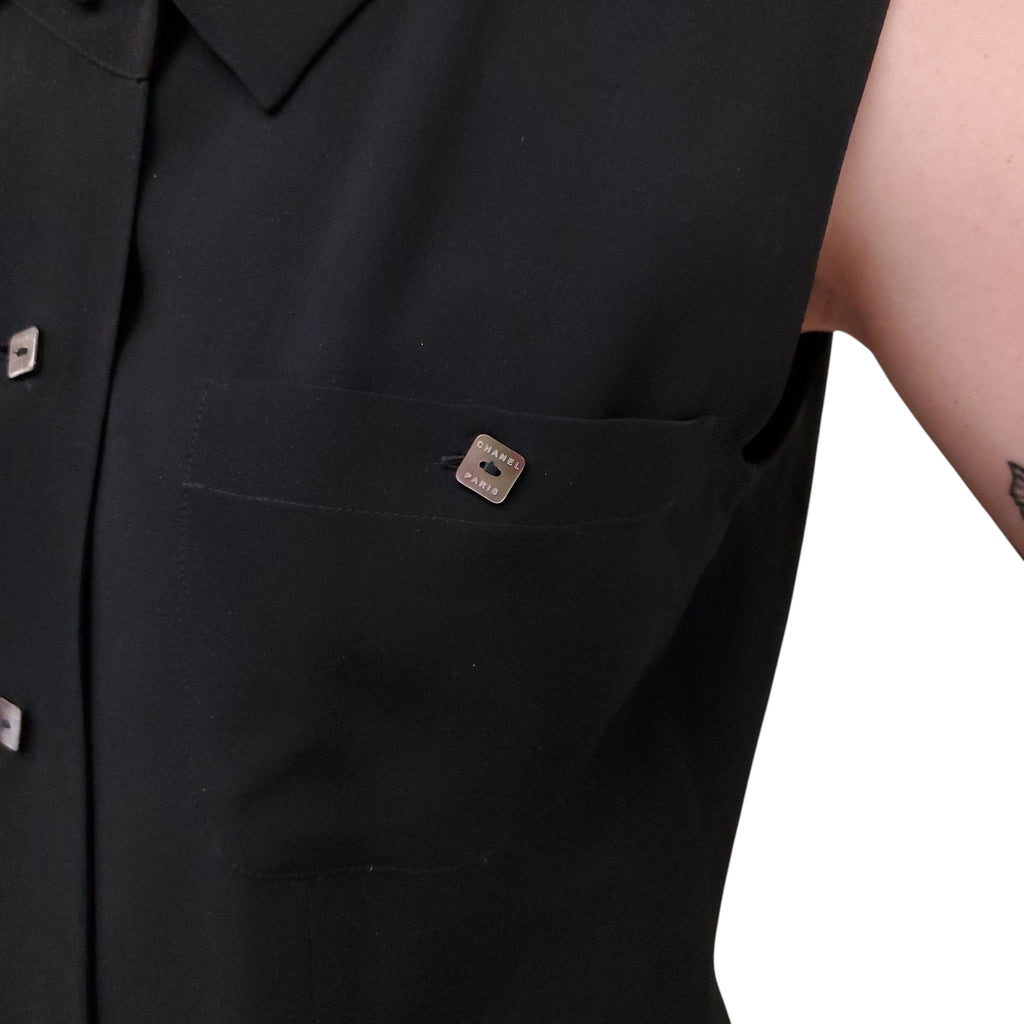 CHANEL BLACK SILK SLEEVELESS BUTTON UP PLEATED DRESS - SIZE 40