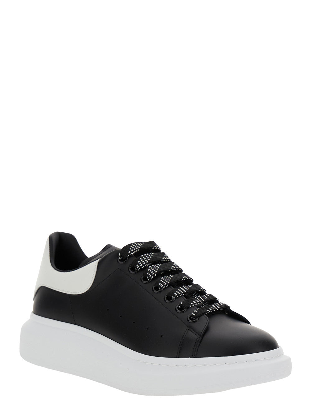 Alexander Mcqueen Men Low Top Sneaker With Logo Lettering On The Tongue In Black Leather For Men