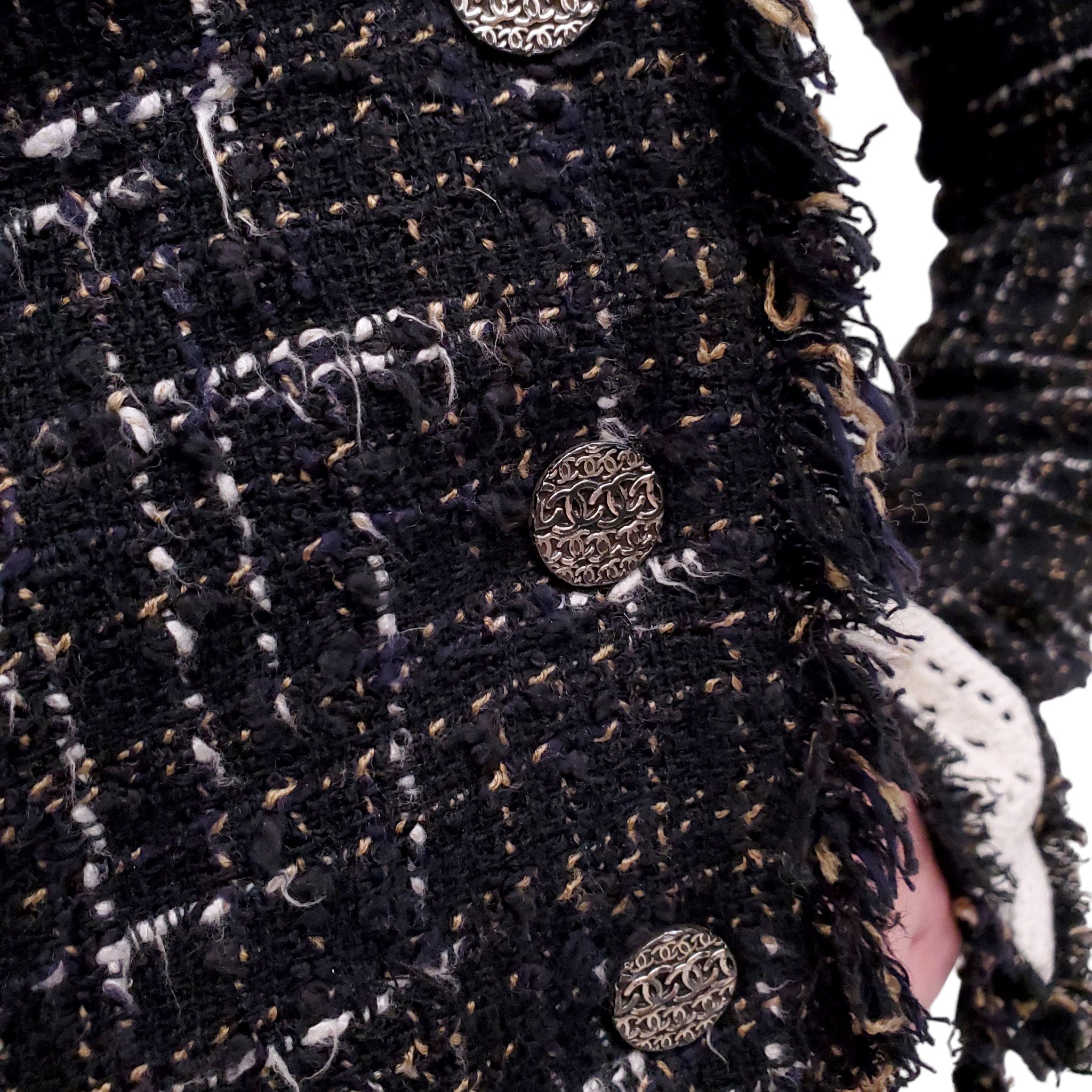 CHANEL 2004 BLACK, TAN AND WHITE TWEED JACKET WITH CROCHET AND FRINGE DETAIL - SIZE 36