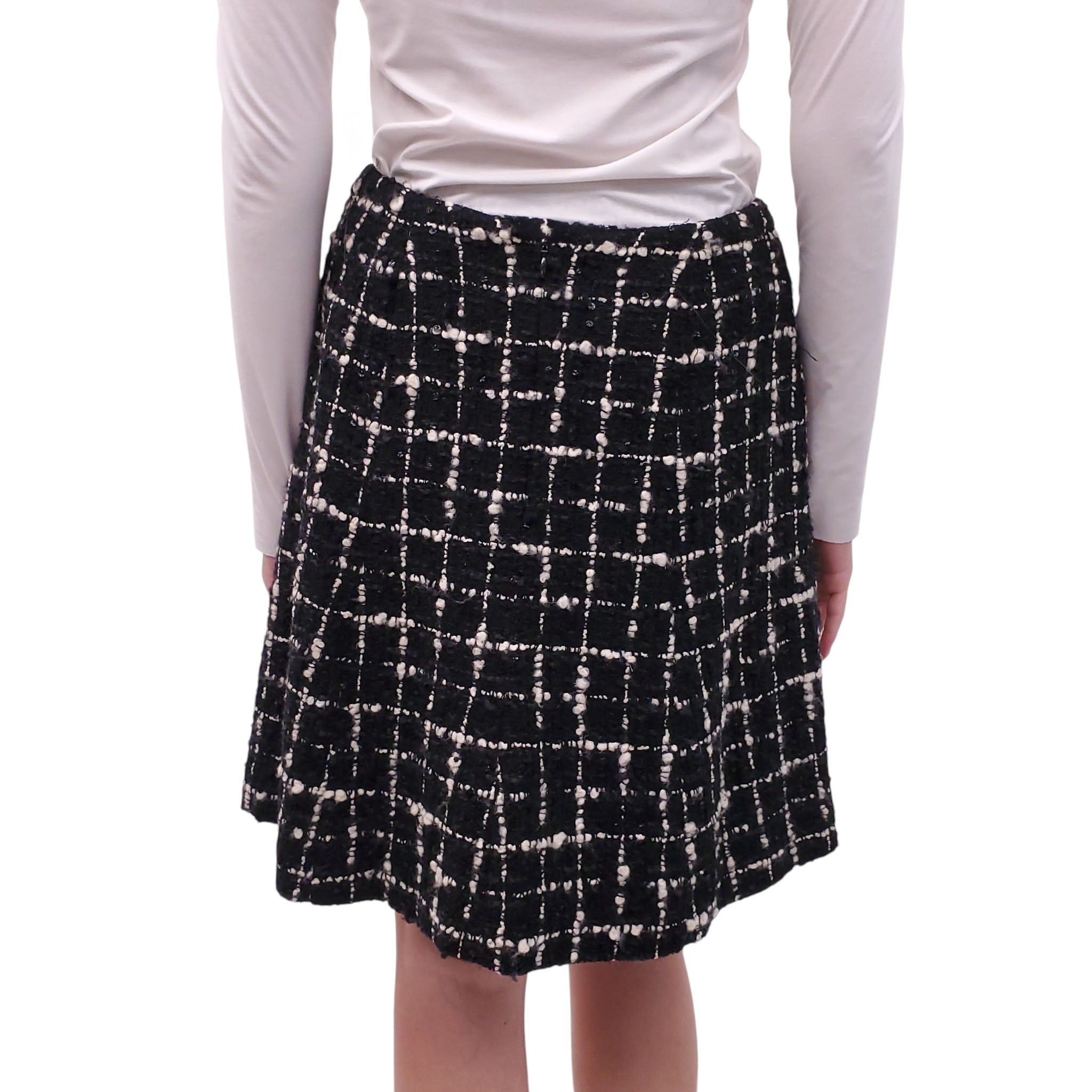 CHANEL CRUISE 2003 BLACK AND WHITE HOUNDSTOOTH TWEED SUIT WITH SEQUIN DETAILS - SIZE 40