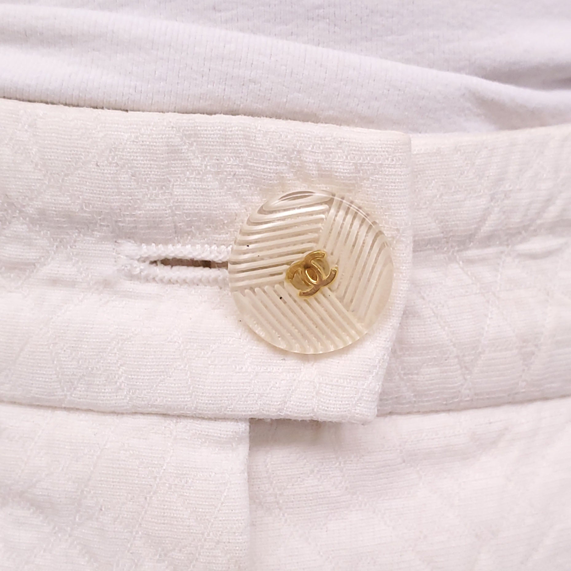 CHANEL CREAM TEXTURED TROUSERS WITH LOGO BUTTON - SIZE 40