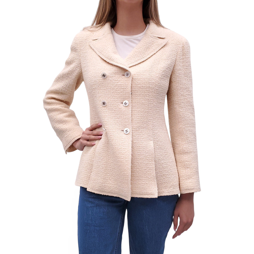 CHANEL 1996 CREAM TWEED DOUBLE BREASTED JACKET WITH MOTHER OF PEARL LOGO BUTTONS - SIZE 40