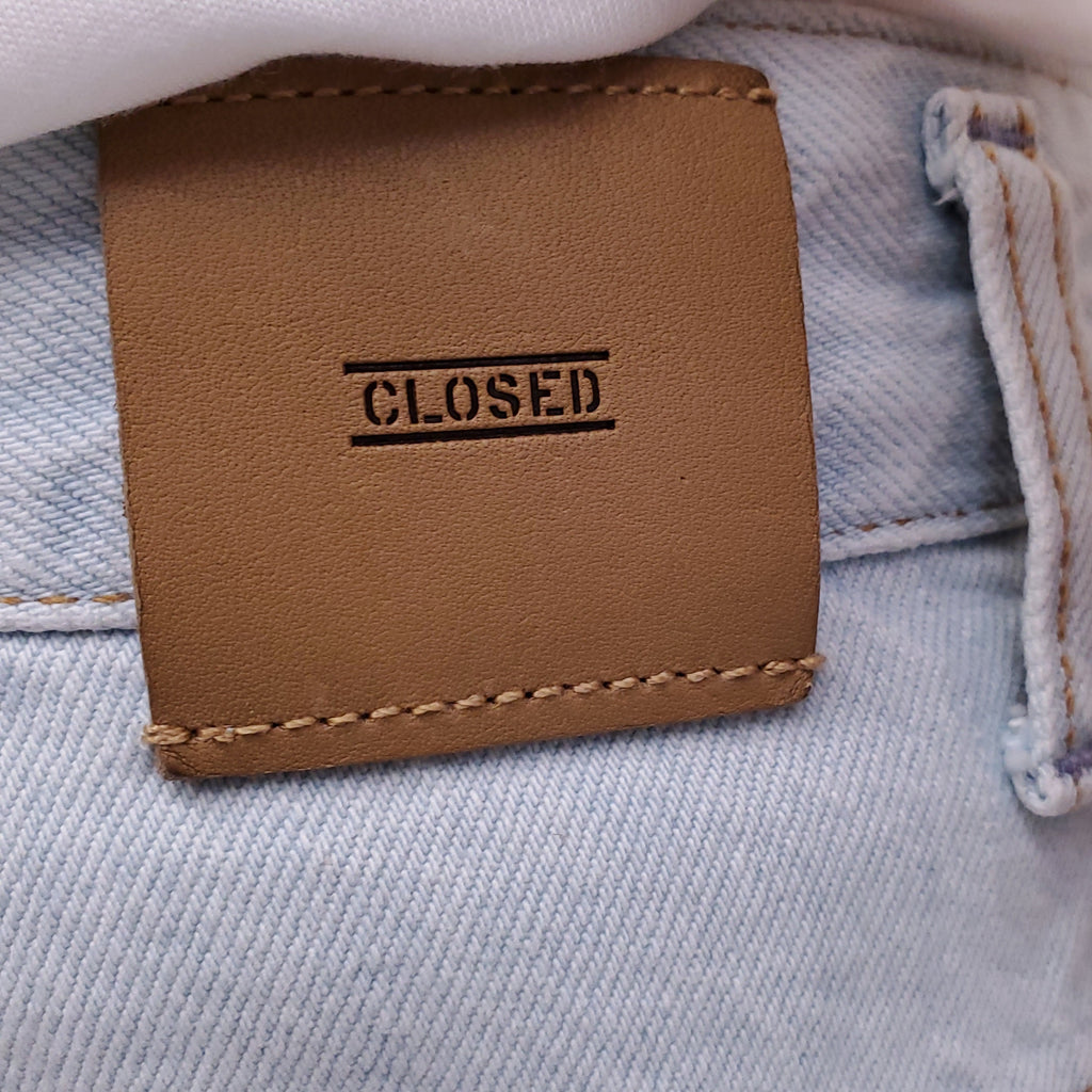 CLOSED LIGHT WASH DENIM SHORTS - SIZE 30
