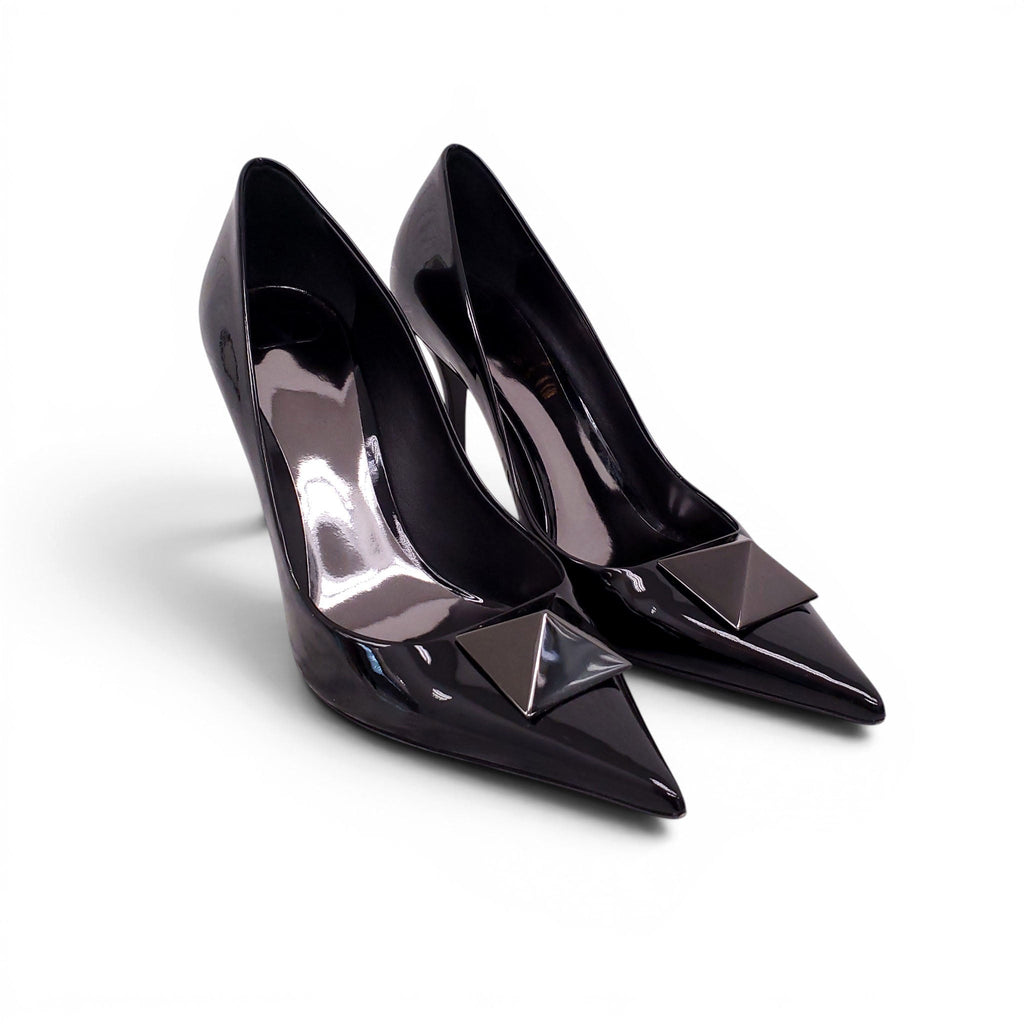 VALENTINO BLACK PATENT HEELS WITH LARGE ROMAN ROCKSTUD DETAIL - SIZE 41.5