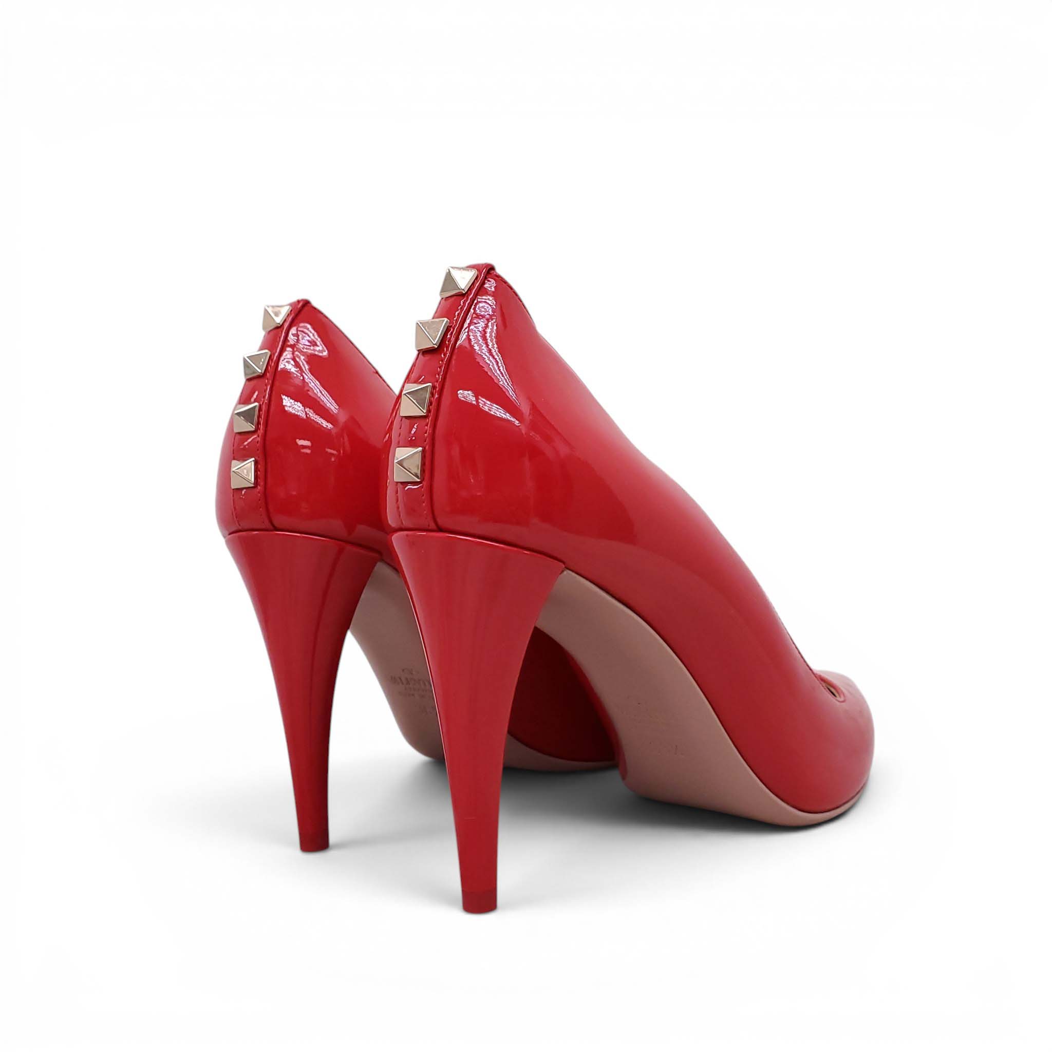 VALENTINO RED PATENT HEELS WITH ROCKSTUD DETAIL - SIZE 38.5