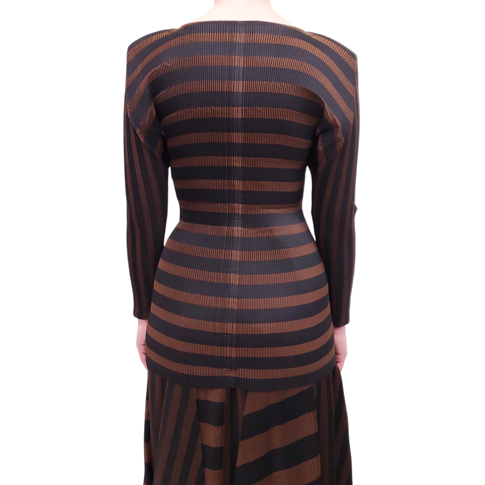 ISSEY MIYAKE BROWN AND BLACK STRIPED PLEATED SET - SIZE S/M