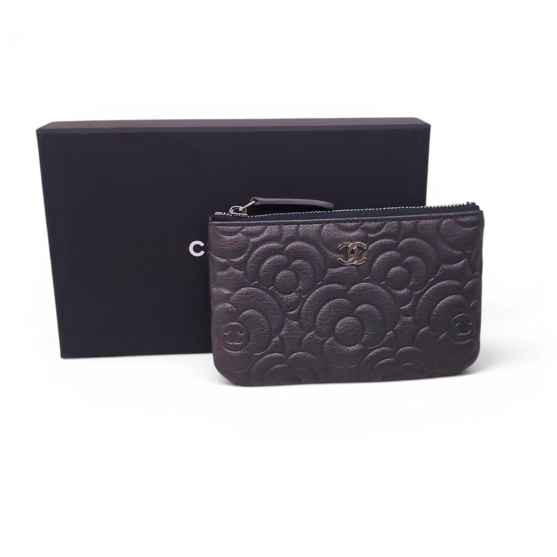 CHANEL BLACK CAMÉLIA KEY POUCH