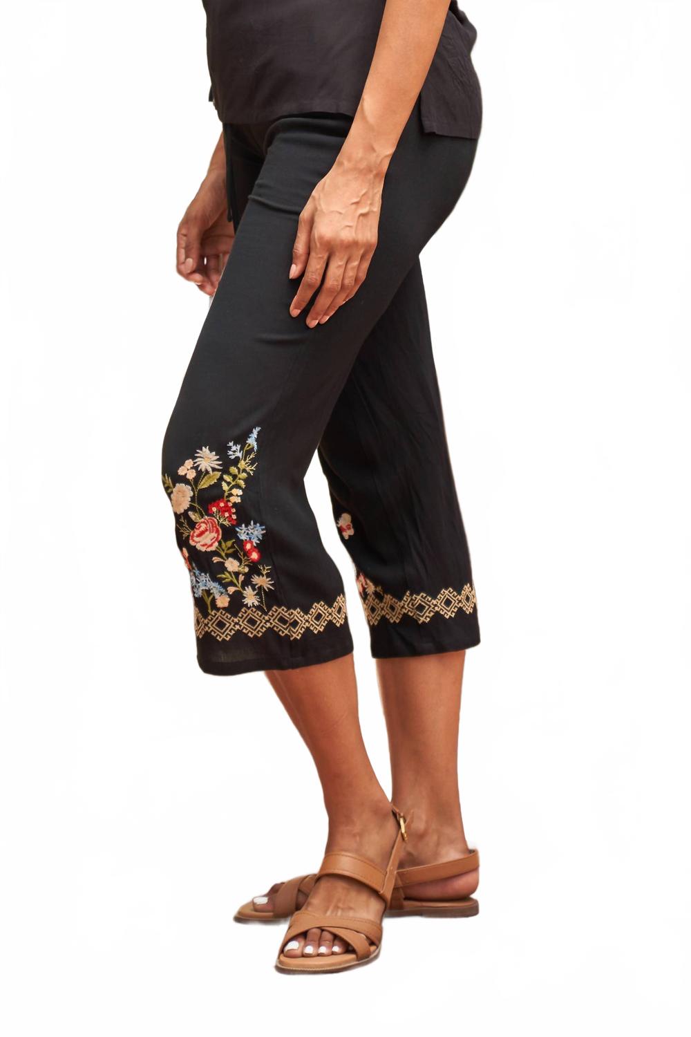 Viscose Embroidered Crop Pant In Black