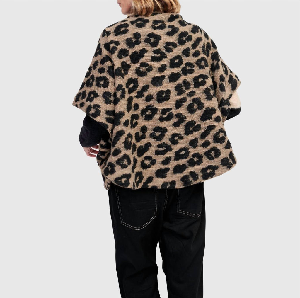 Panthera Cozy Cropped Jacket In Leopard