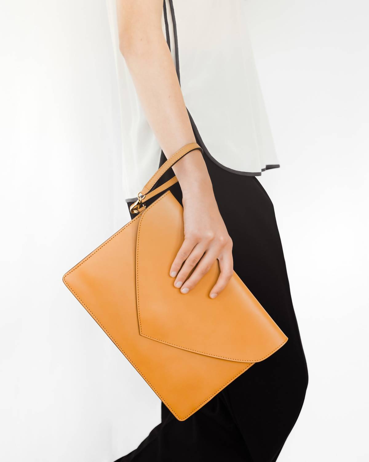 Women's Envelope Clutch Bag In Camel