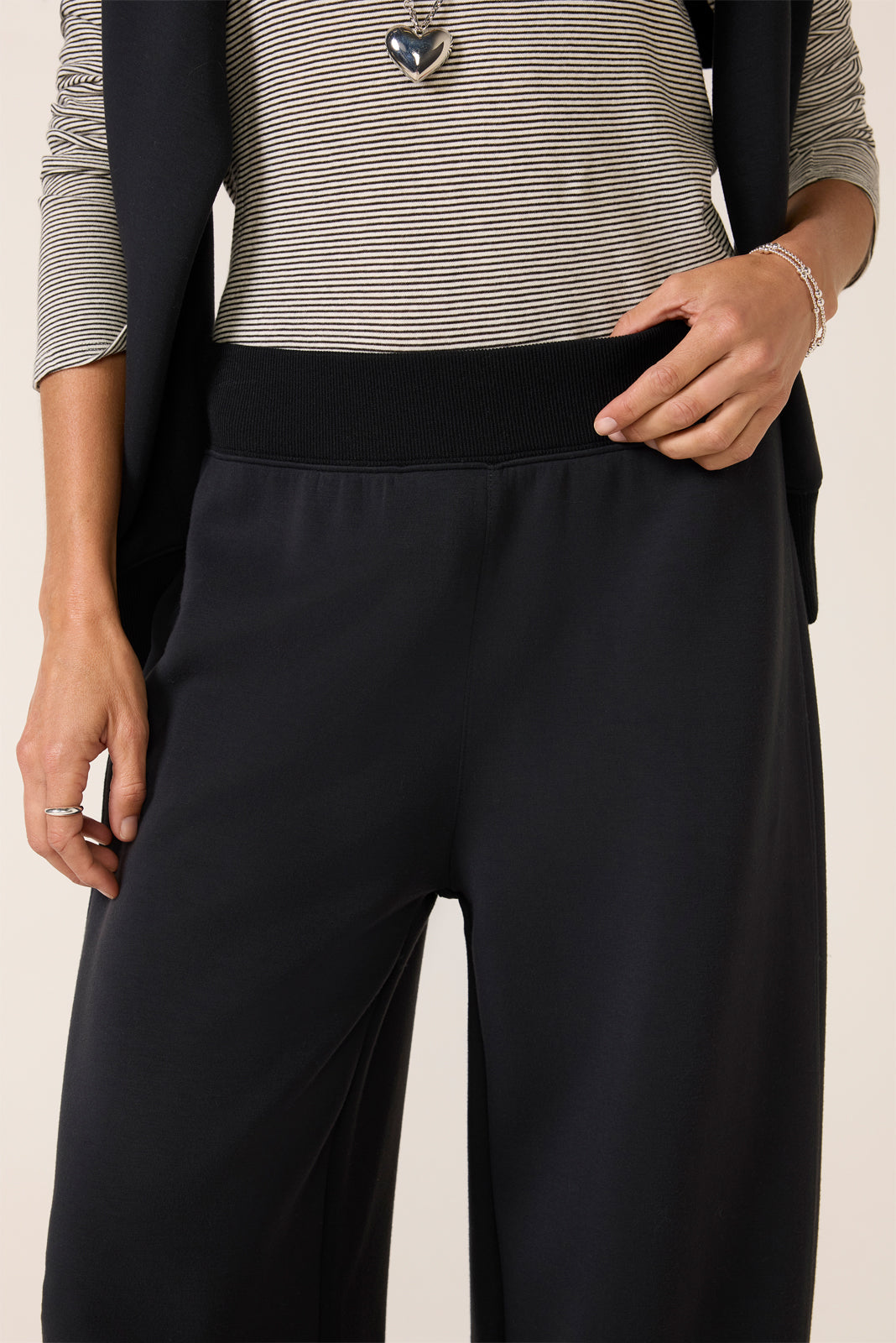 Women's Air Essentials Luxe Ankle Pants