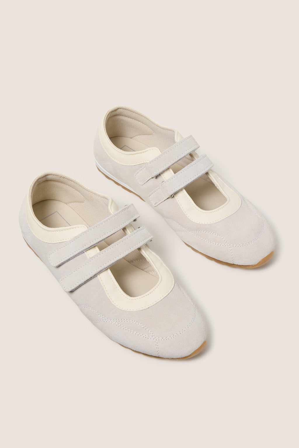 Women's Swan Sneakersina