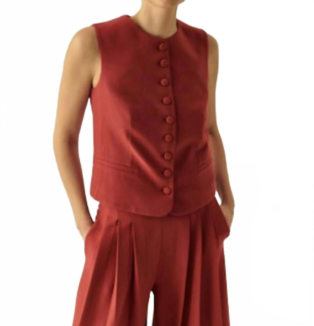 Elowyn Sleeveless Vest In Red