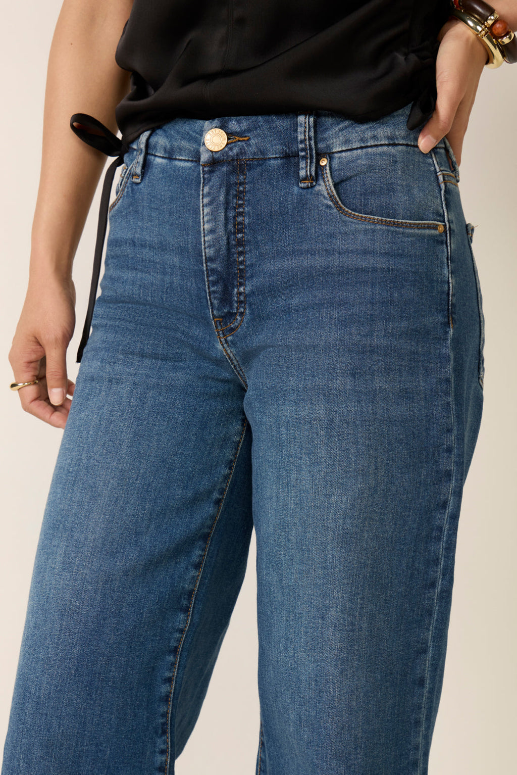Women's Meg Wide Leg w/ Raw Hem Jeans