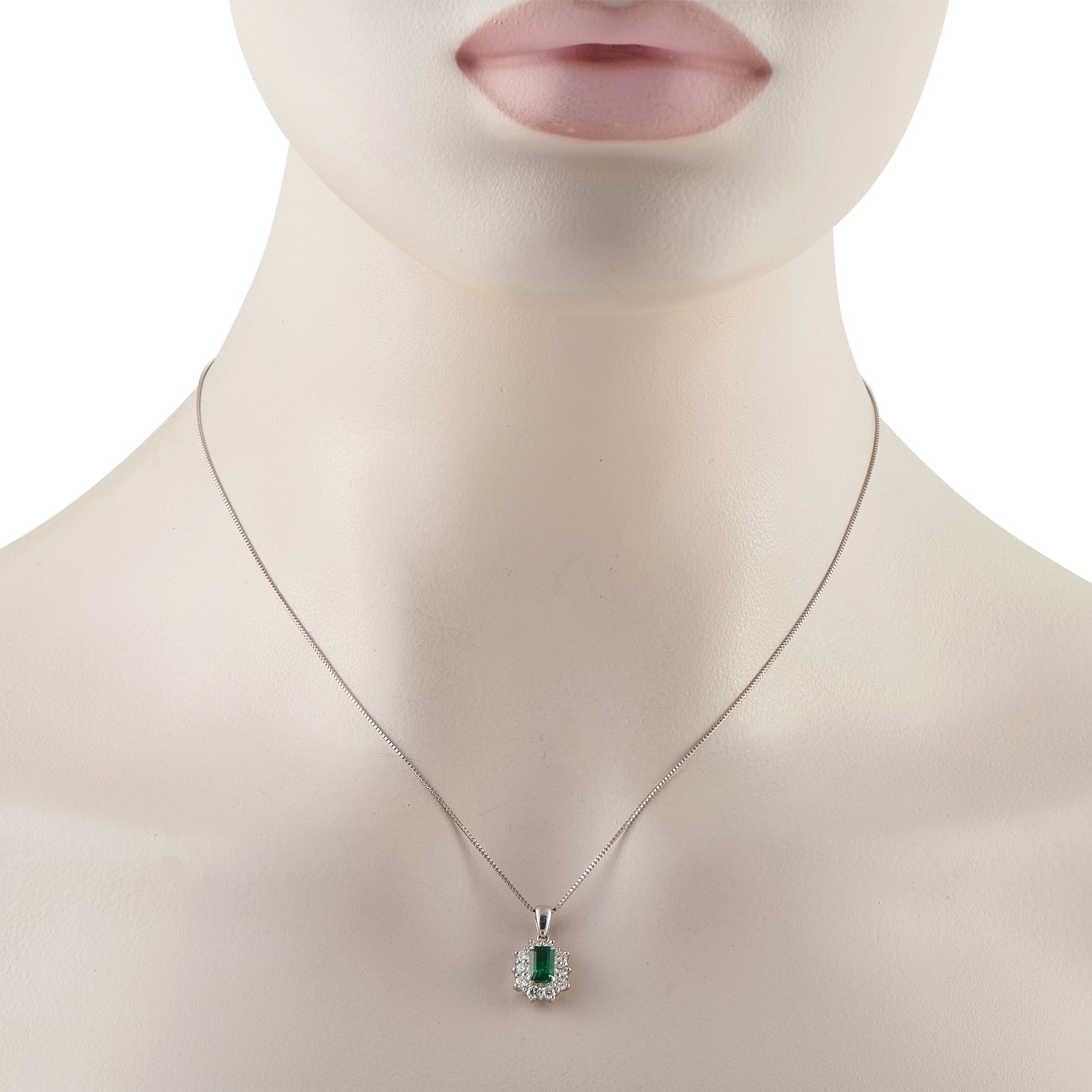 LB Exclusive Platinum 0.38ct Diamond and Emerald Pendant Necklace MF42-041326