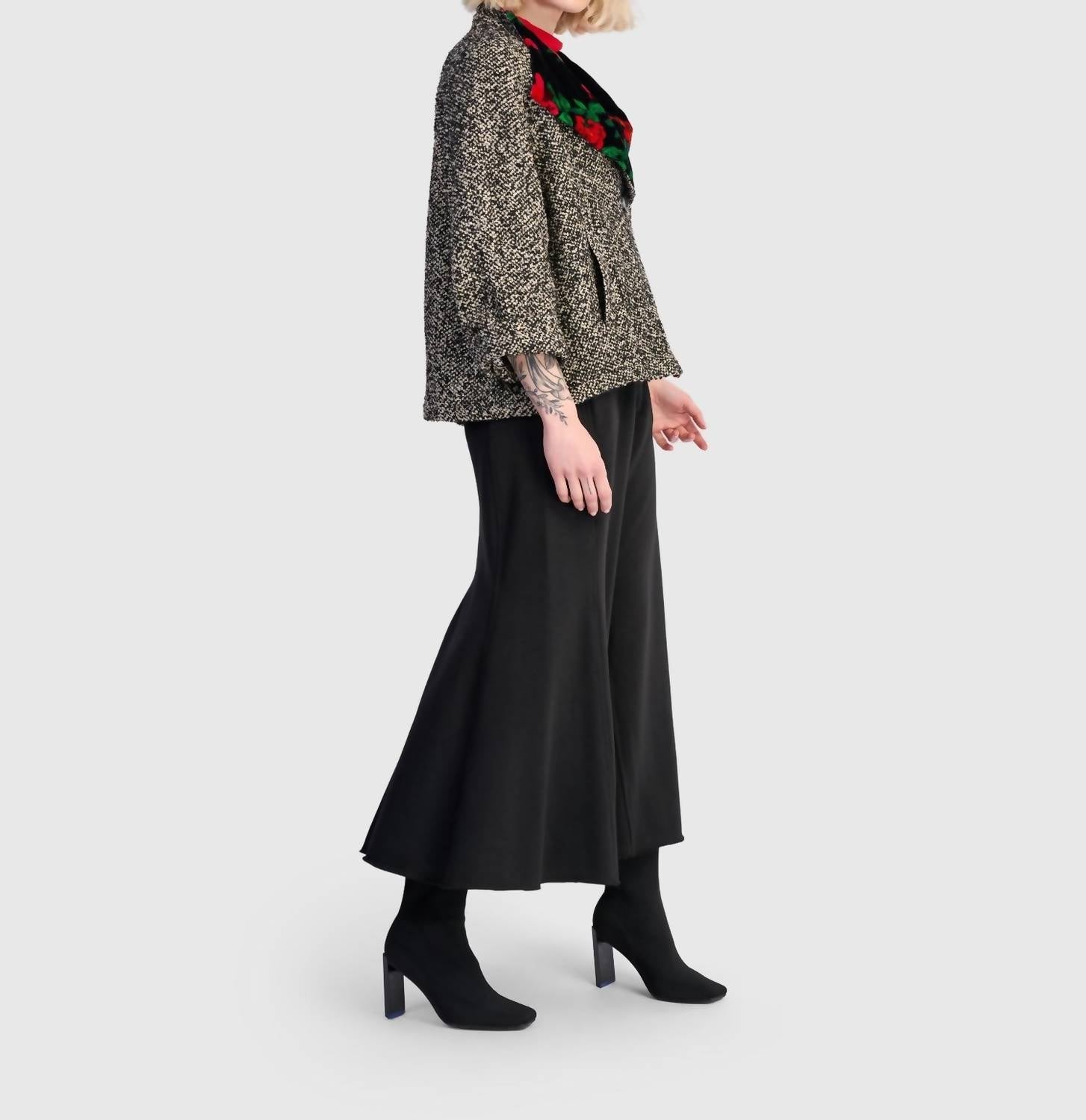 La Vie Boucle Jacket In Roses