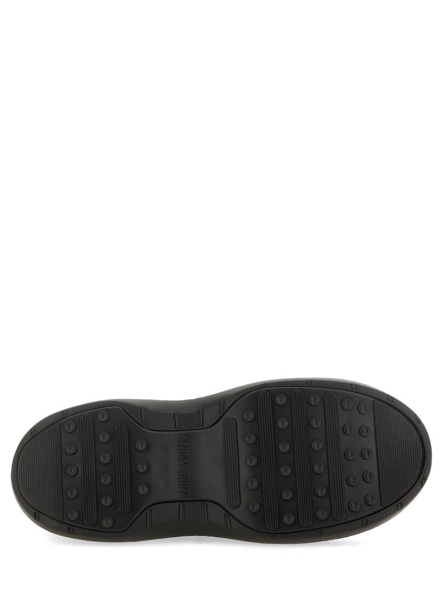 Low Ankle Black Boot With Streamlined Silhouette