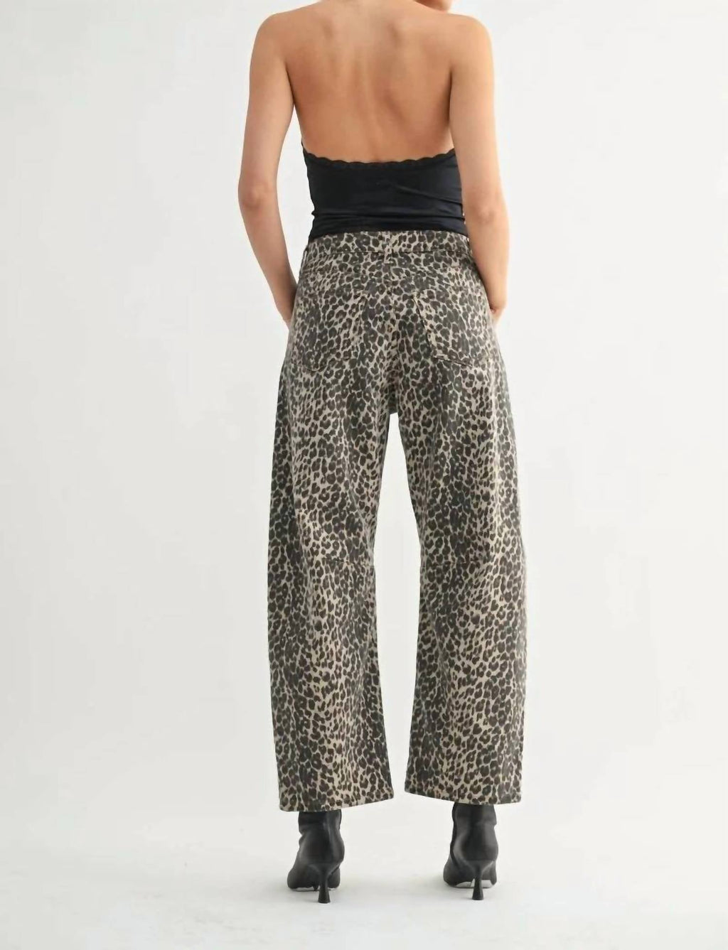 High-Waisted Tapered Fit Barrel Jeans In Leopard Print