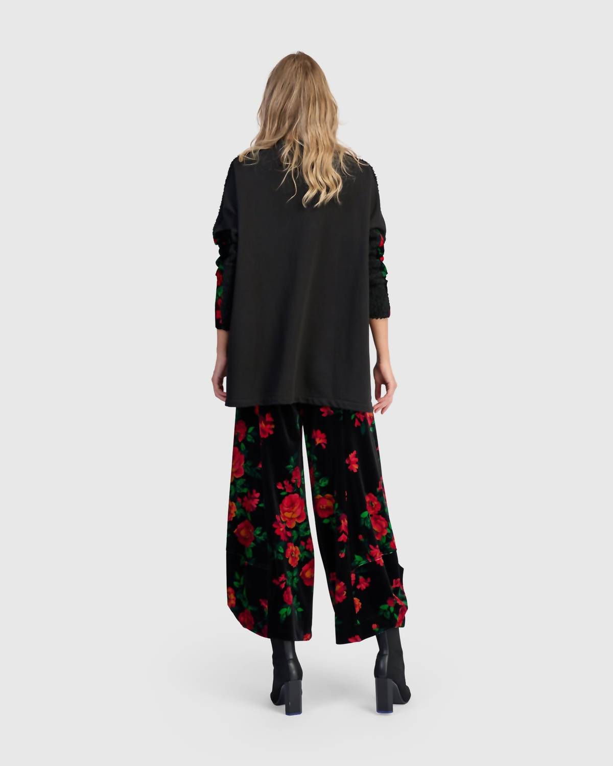 Spotlight Boucle Top In Roses