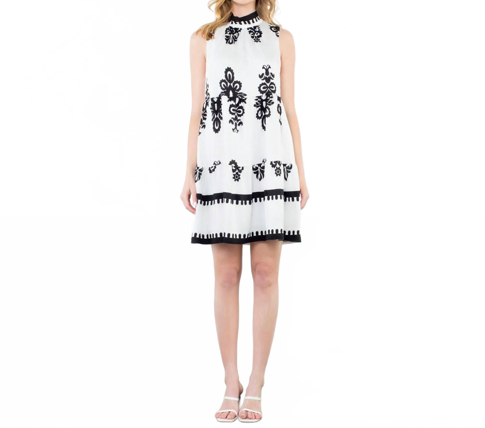 Sleeveless Tiered Midi Dress In White / Black
