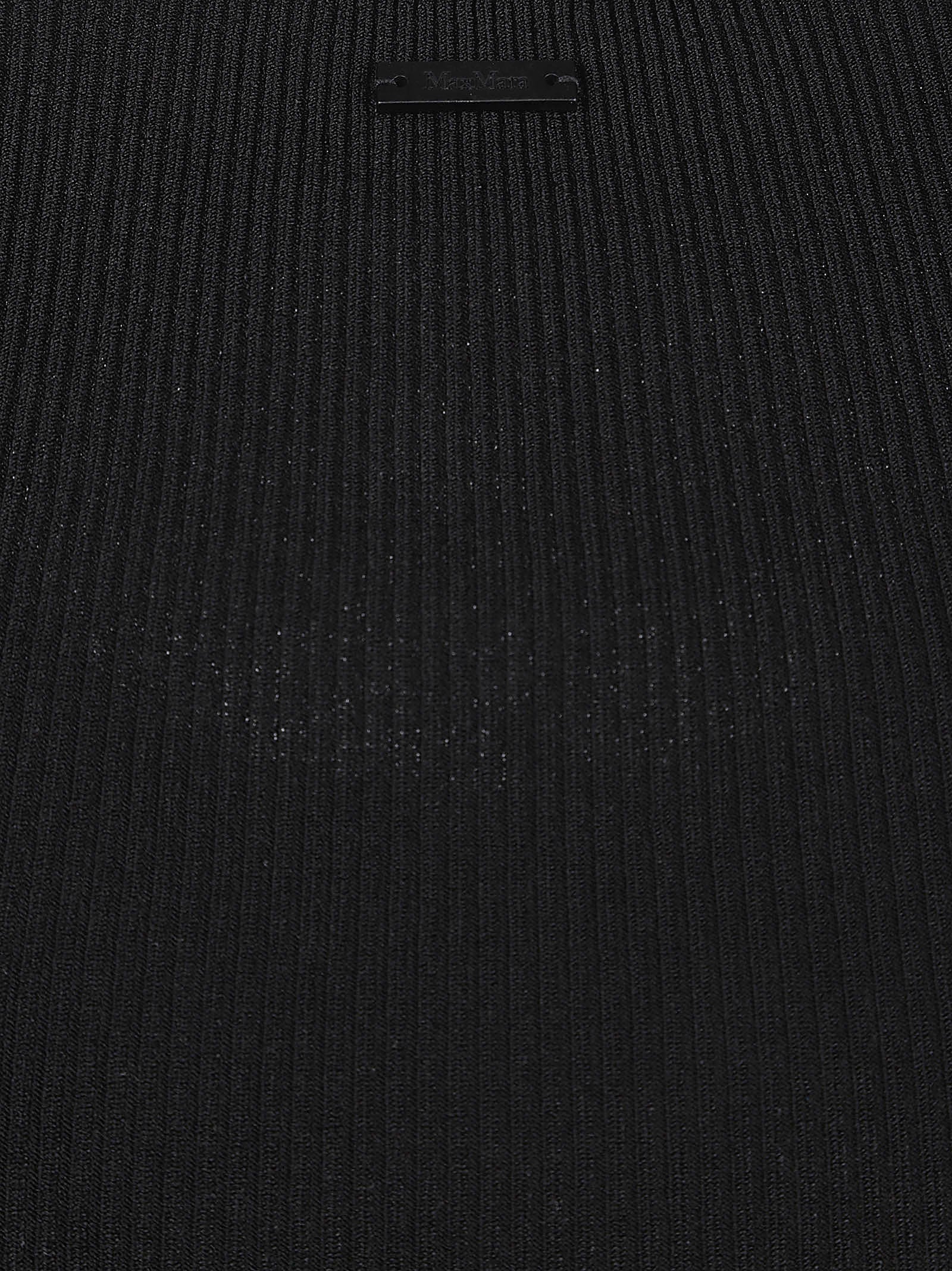 Fitted Ribbed Tank Top with Scoop Neckline