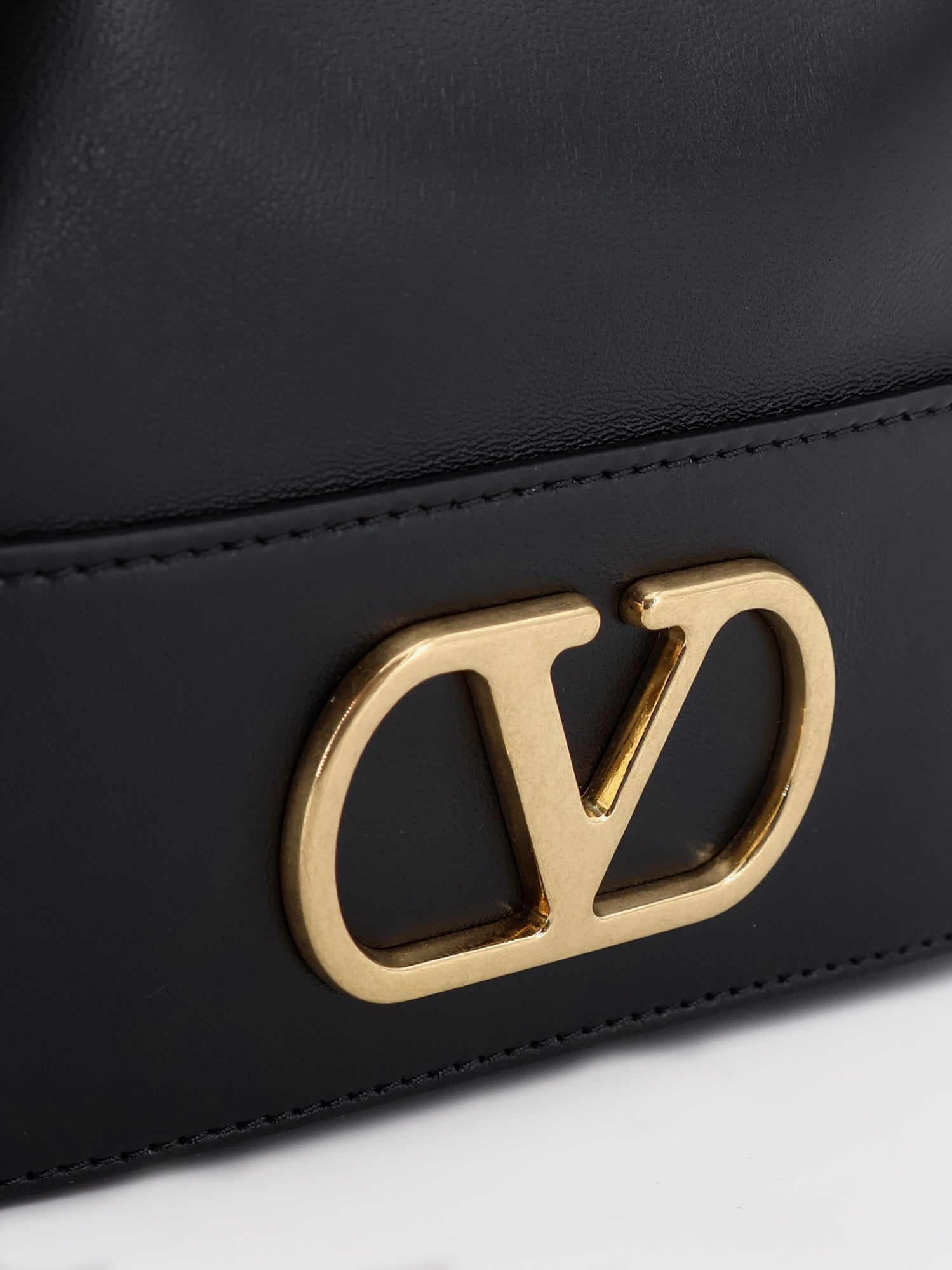 Valentino Garavani Women Vlogo Signature Leather Bucket Bag