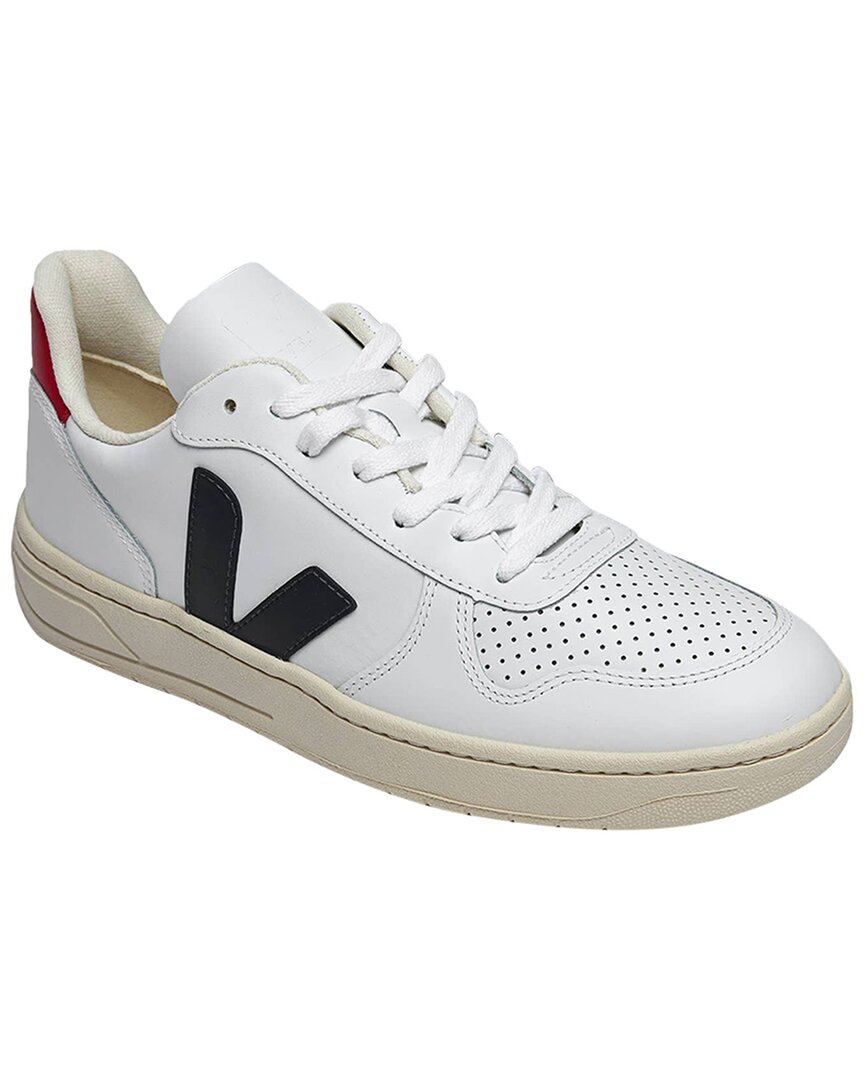 VEJA Classics Leather Sneaker