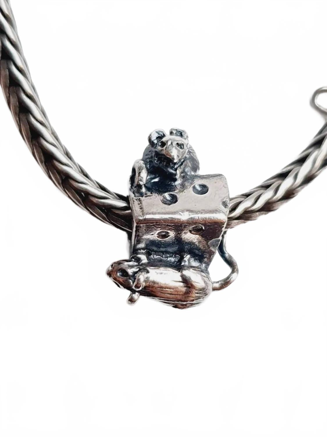Women's Mouse On Cheese Bead Charm In Silver