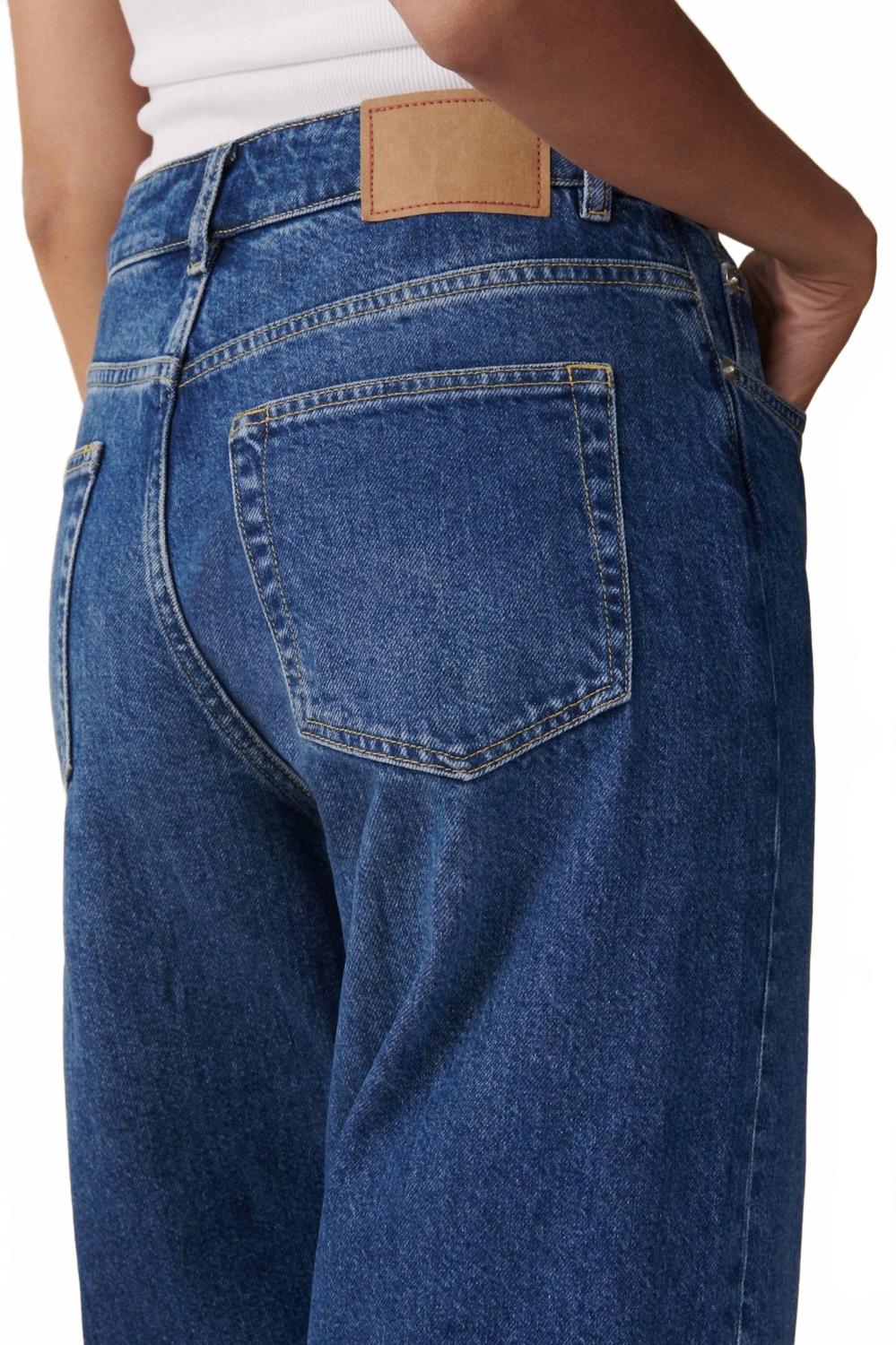 Belem Mid Rise Loose Fit Jeans In Vintage 62