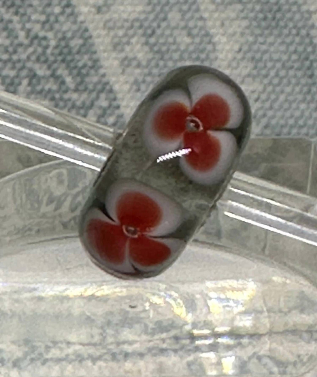 Women's Universal Unique Flower Bead Charm In Green/ Red
