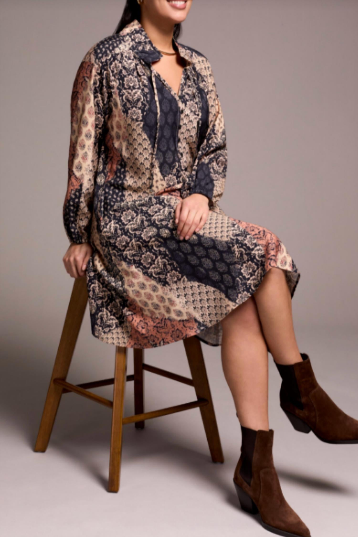 Raglan Sleeve Dress With Cut And Pockets In Almond Latte